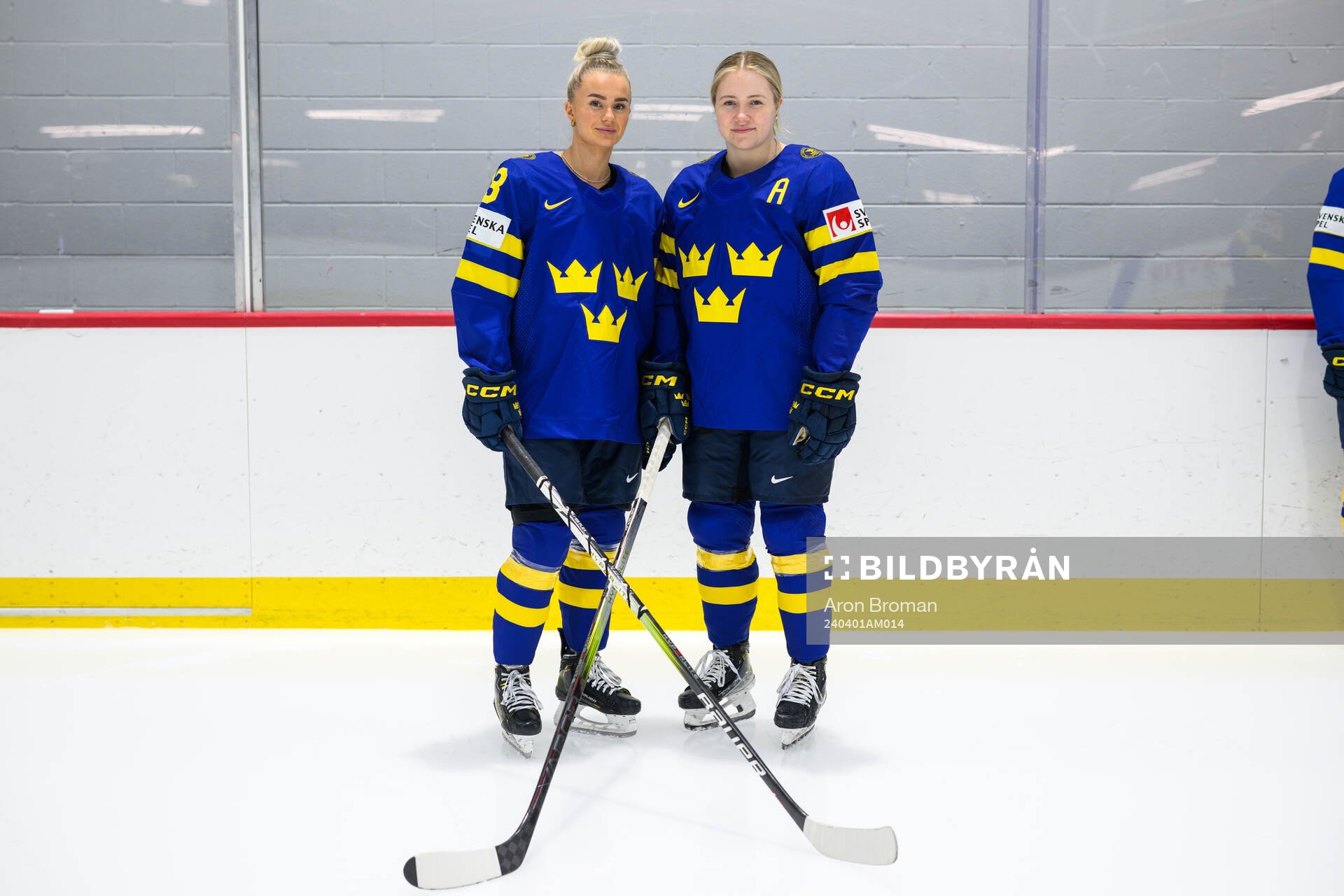 Wilma Sundin and Lina Ljungblom of Sweden at a team photo