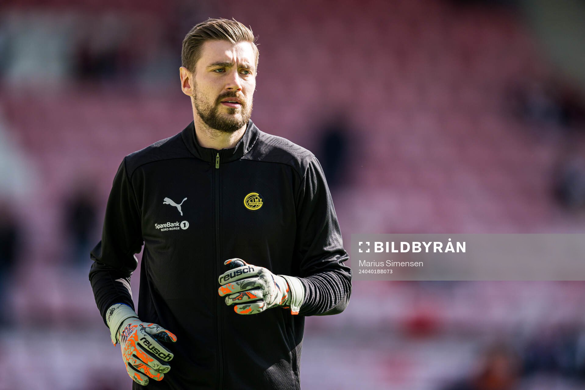 Nikita Haikin of Bodø/Glimt warms up