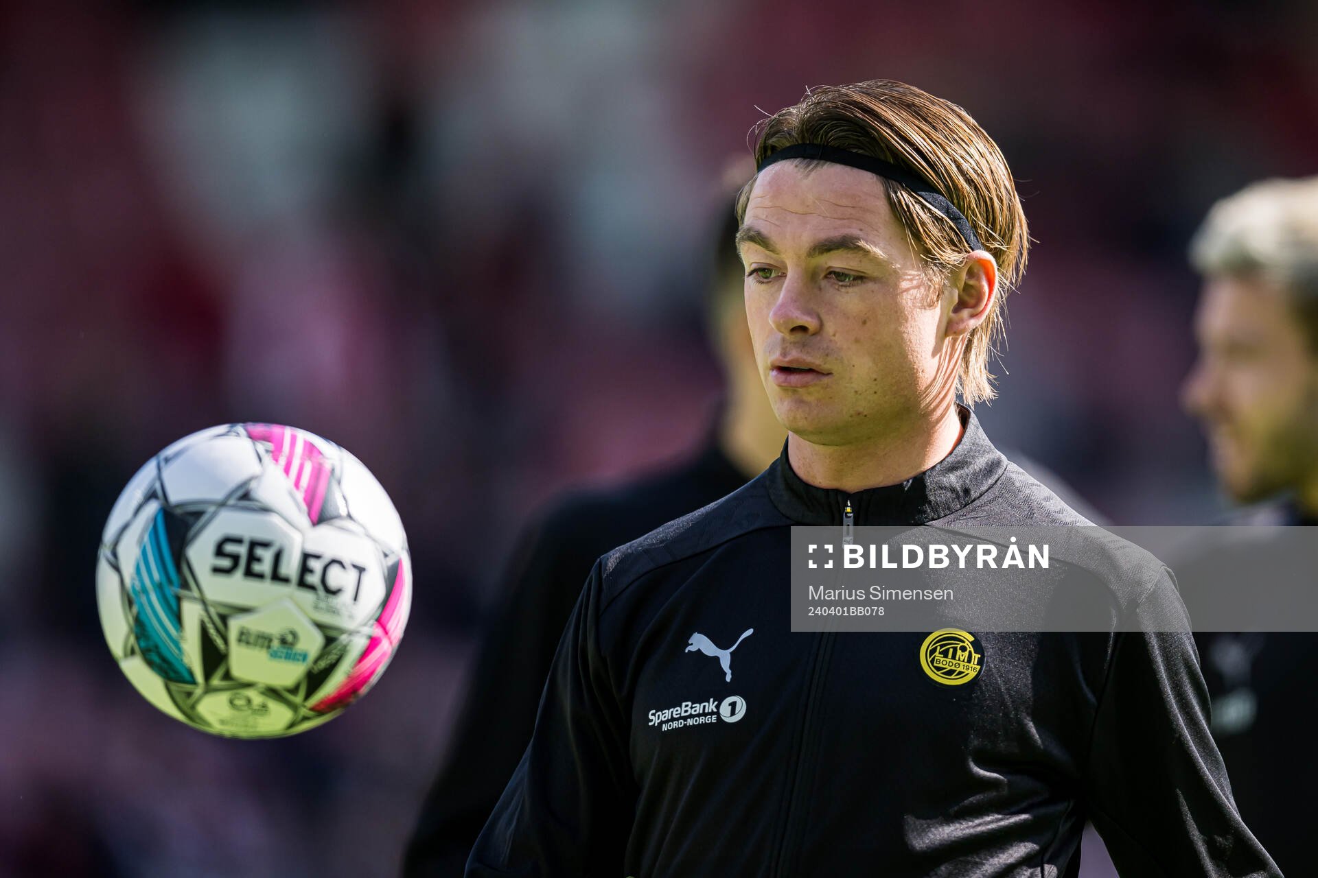 Patrick Berg of Bodø/Glimt warms up