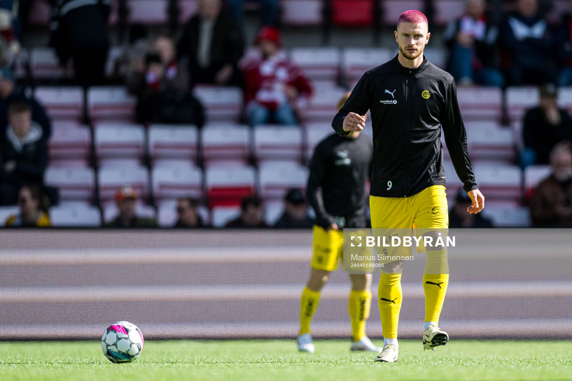 Kasper Høgh of Bodø/Glimt warms up ahead of the Eliteserien match between Fredrikstad and Bodø/Glimt on April 1, 2024 in Fredrikstad.