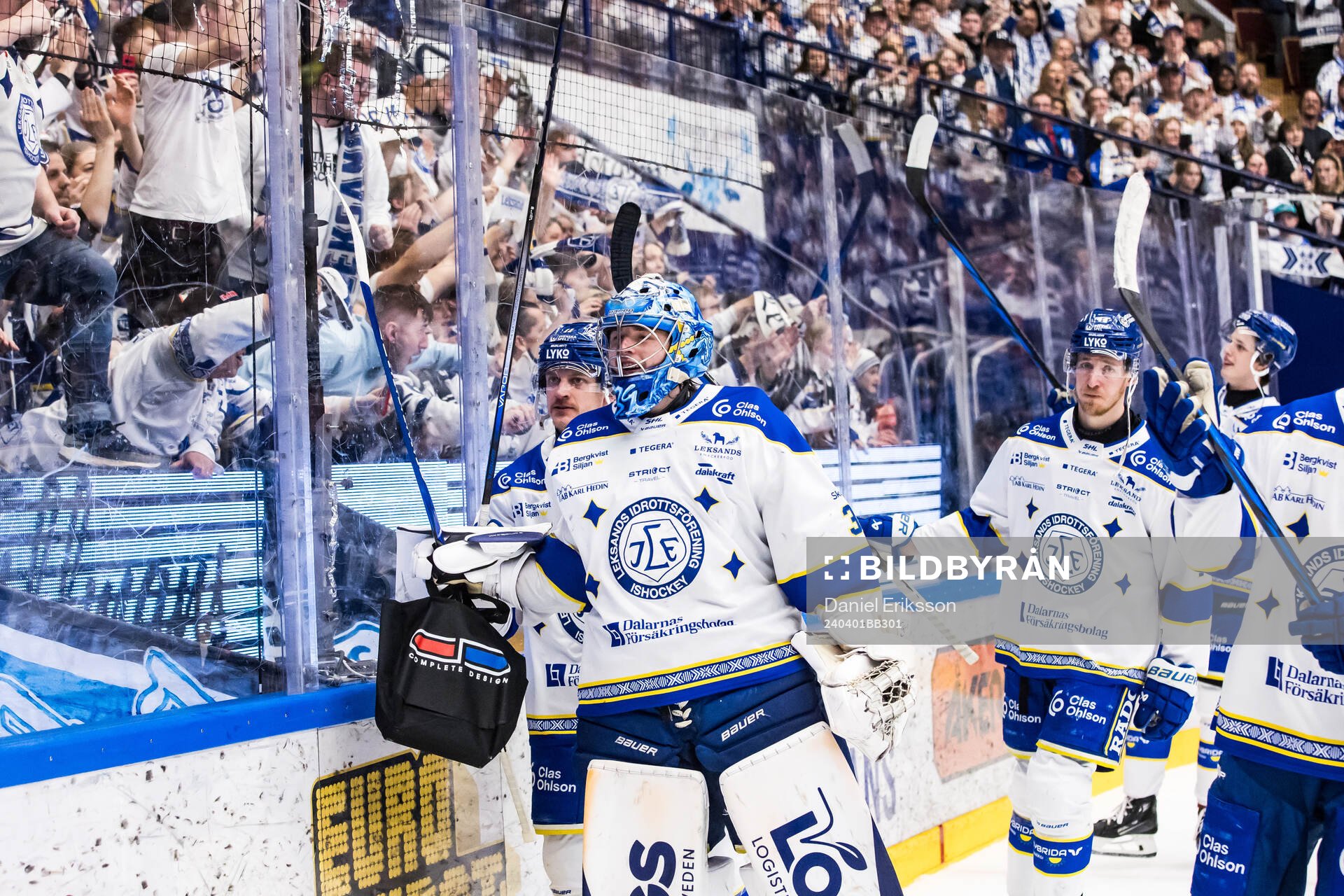 Leksands målvakt Filip Larsson jublar