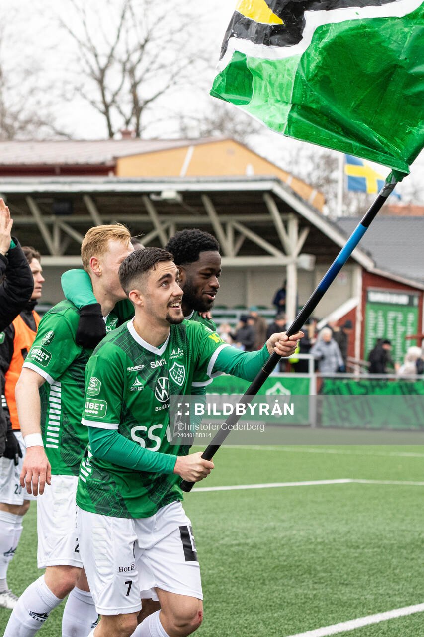 Brages Emil Tot Wikström jublar