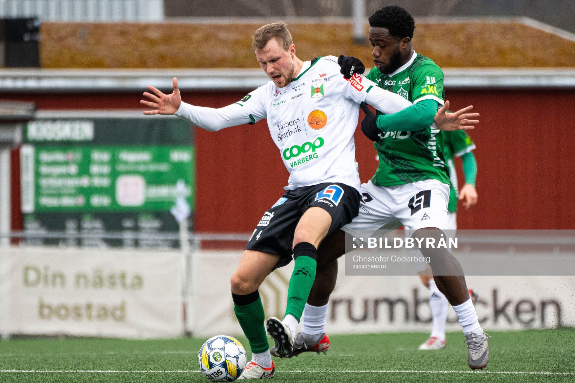 Varbergs Niklas Dahlström och Brages Kevin Appiah Nyarko