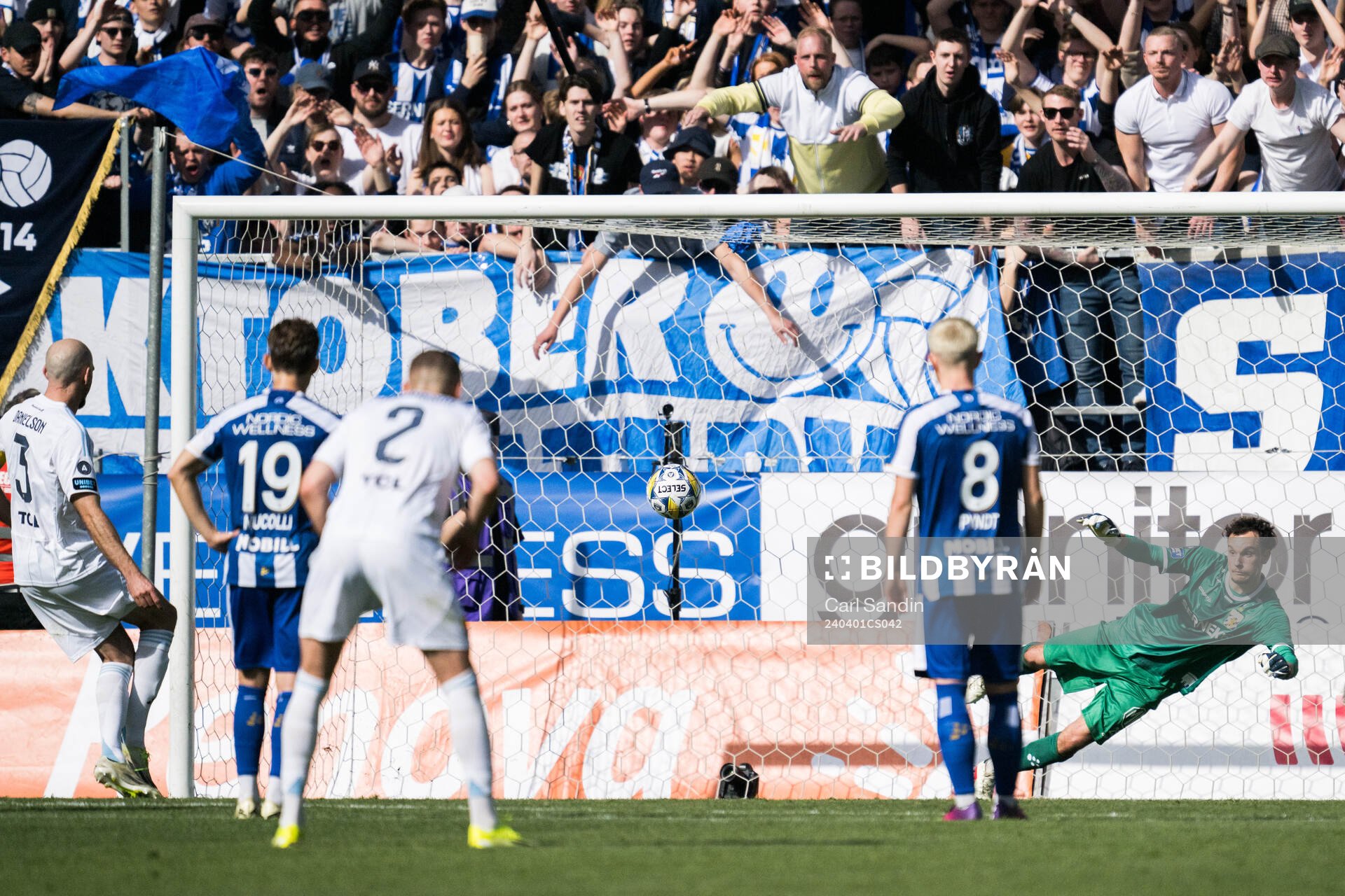 Djurgårdens Marcus Danielson skjuter in 0-1 målet på