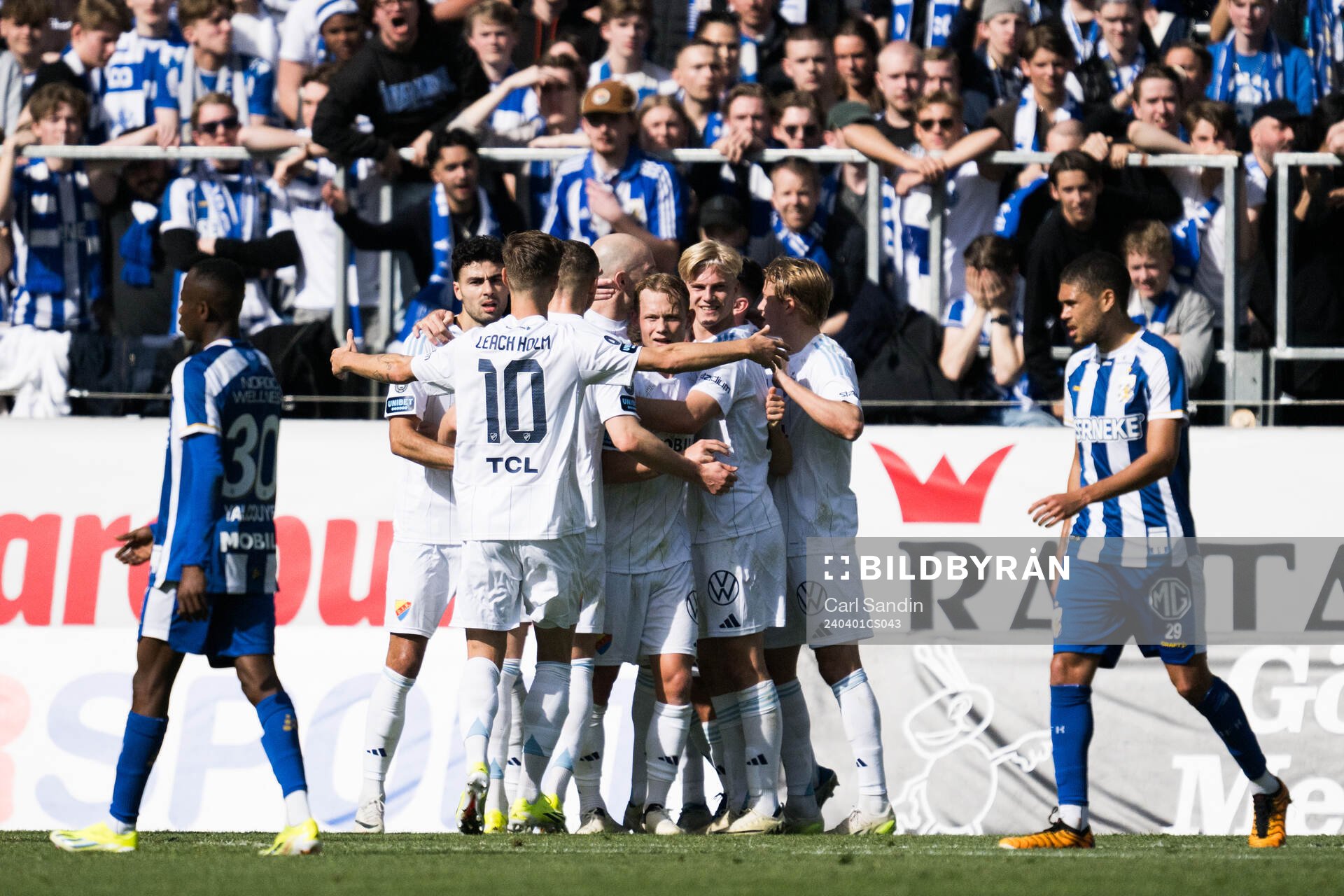 Djurgårdens Marcus Danielson jublar med lagkamrater
