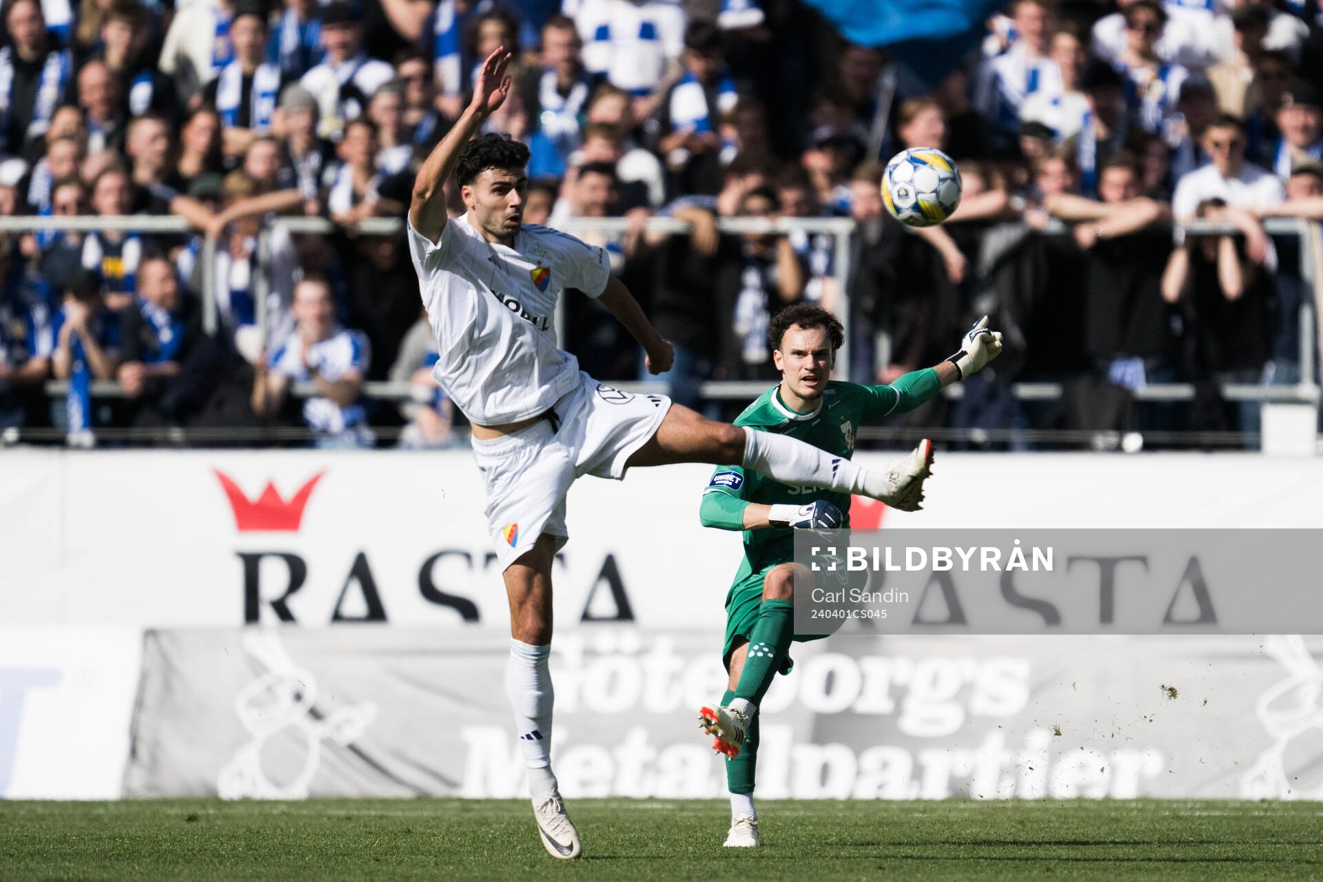 Djurgårdens Deniz Hummet och IFK Göteborgs målvakt Elis