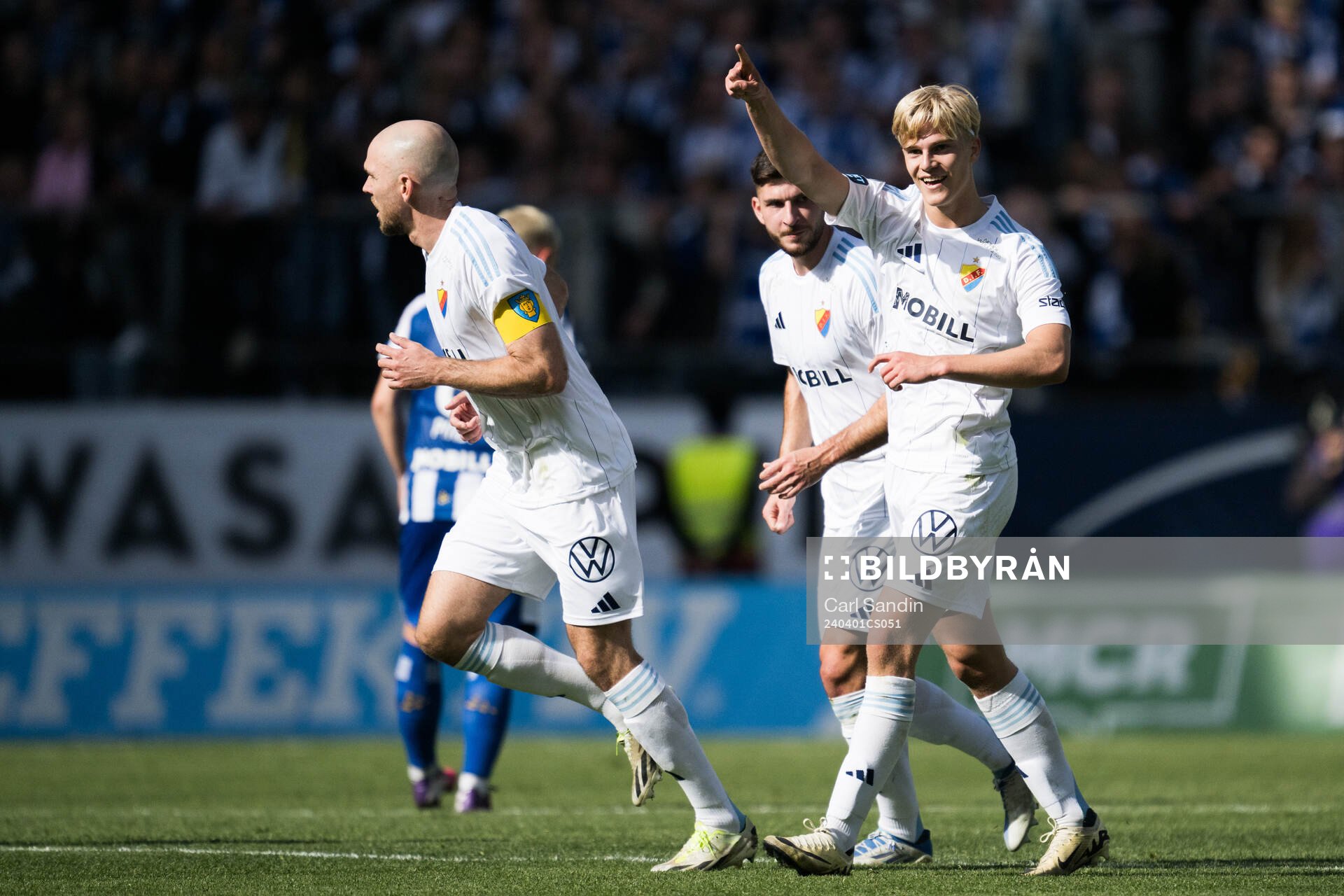 Djurgårdens Lucas Bergvall jublar