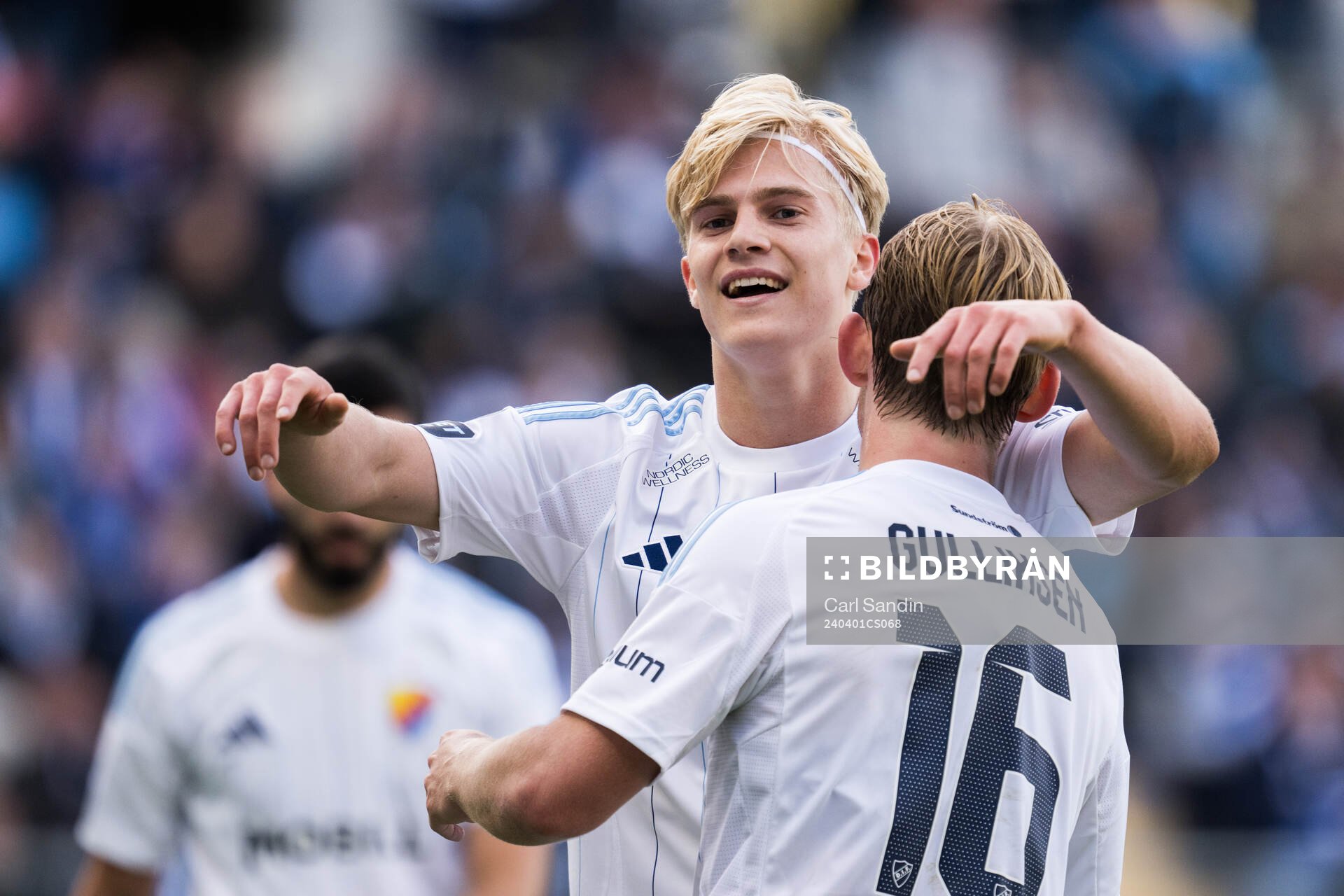 Djurgårdens Lucas Bergvall och Tobias Gulliksen jublar