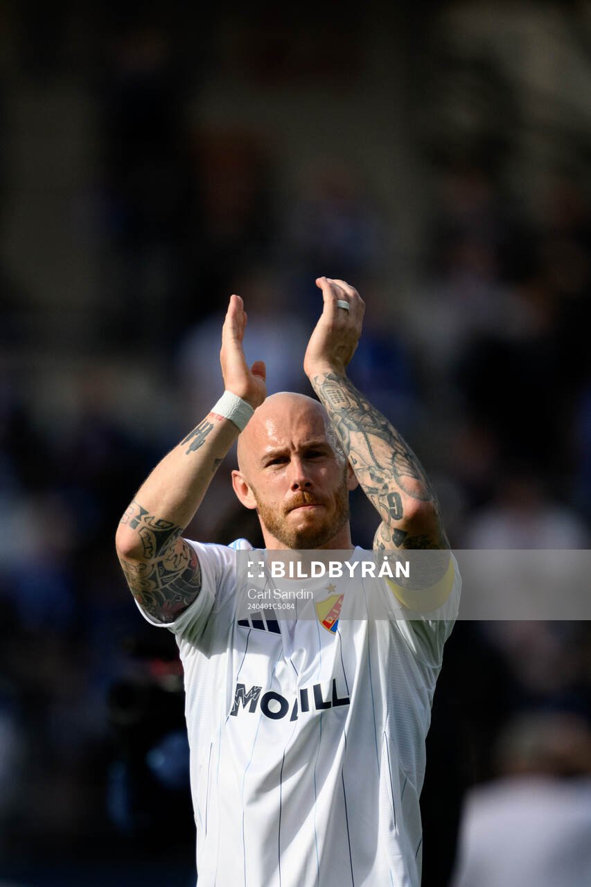 Djurgårdens Magnus Eriksson tackar publiken