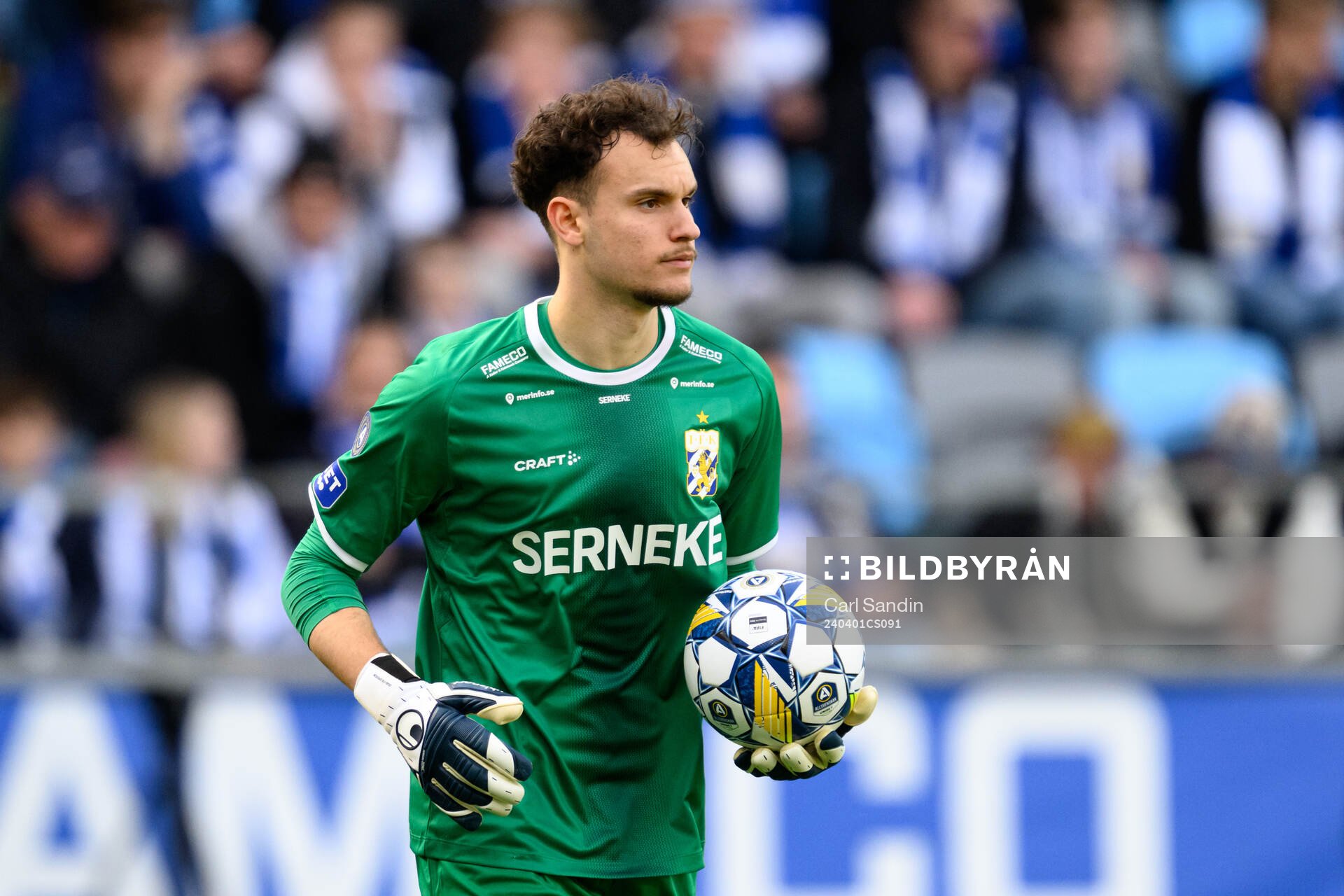 IFK Göteborgs målvakt Elis Bishesari under fotbollsmatchen i Allsvenskan mellan IFK Göteborg och Djurgården den 1 april 2024 i Göteborg.
