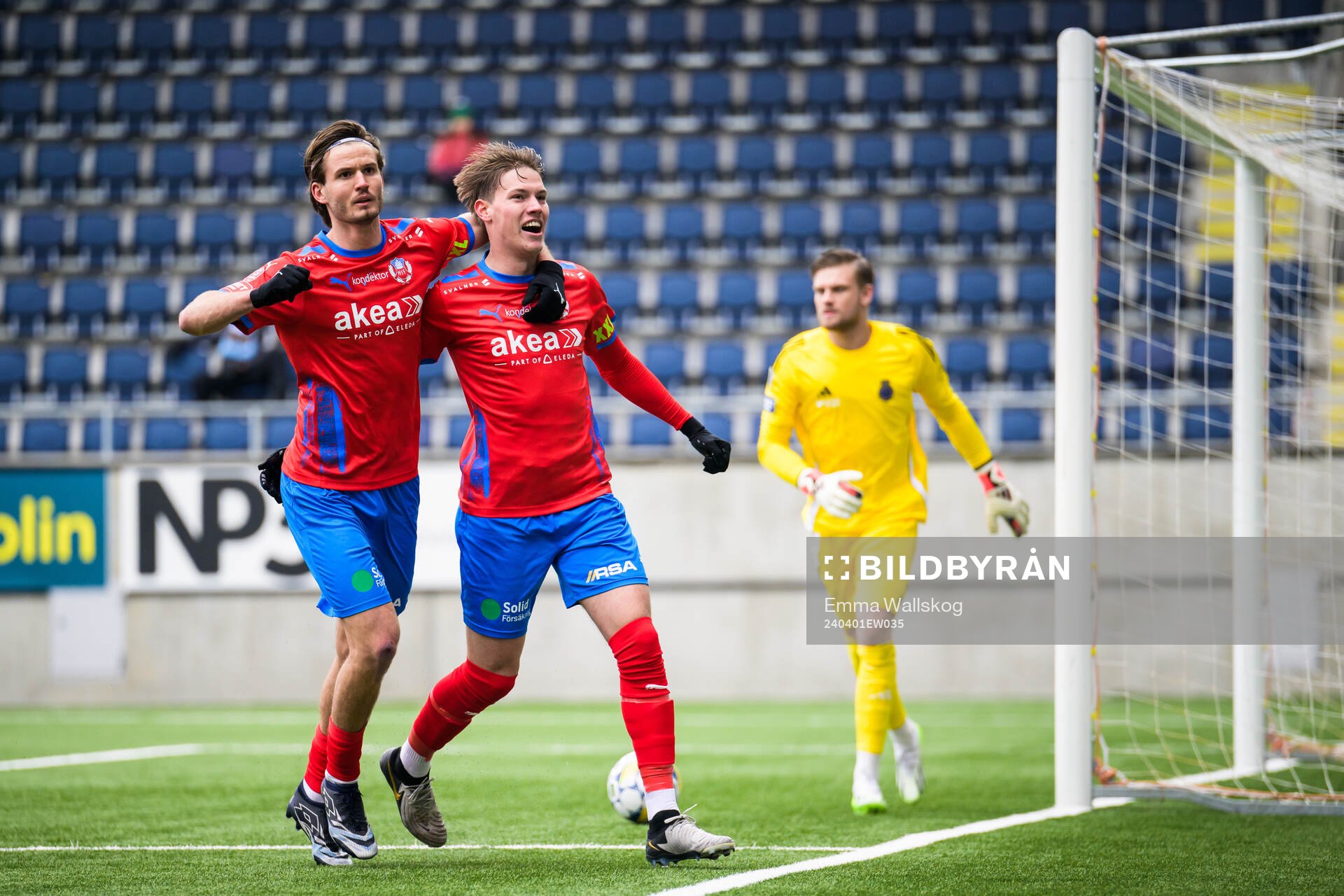 Helsingborgs Wilhelm Loeper och Taylor Silverholt jublar