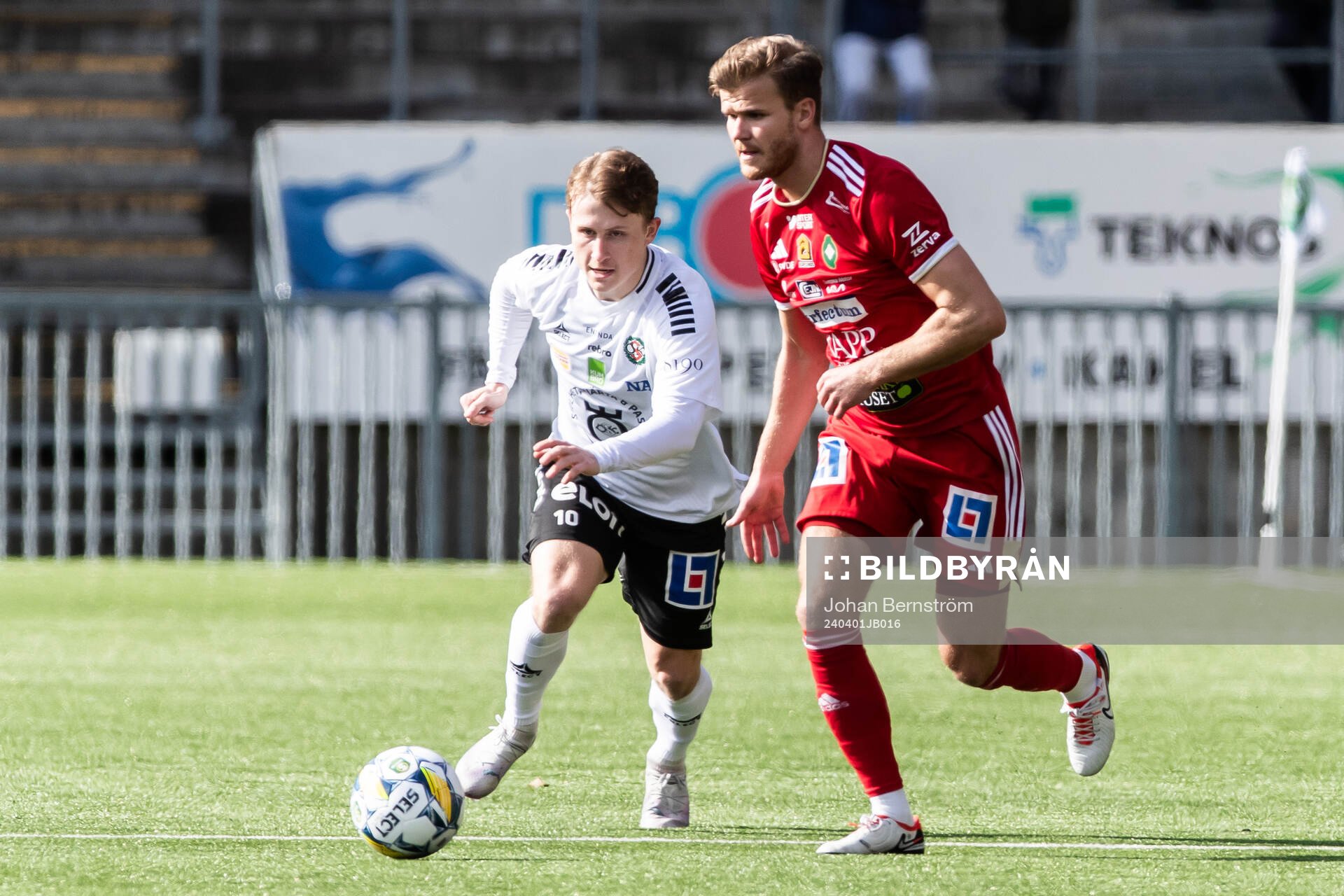 Örebros Victor Backman och Skövde AIKs Elias Lindell
