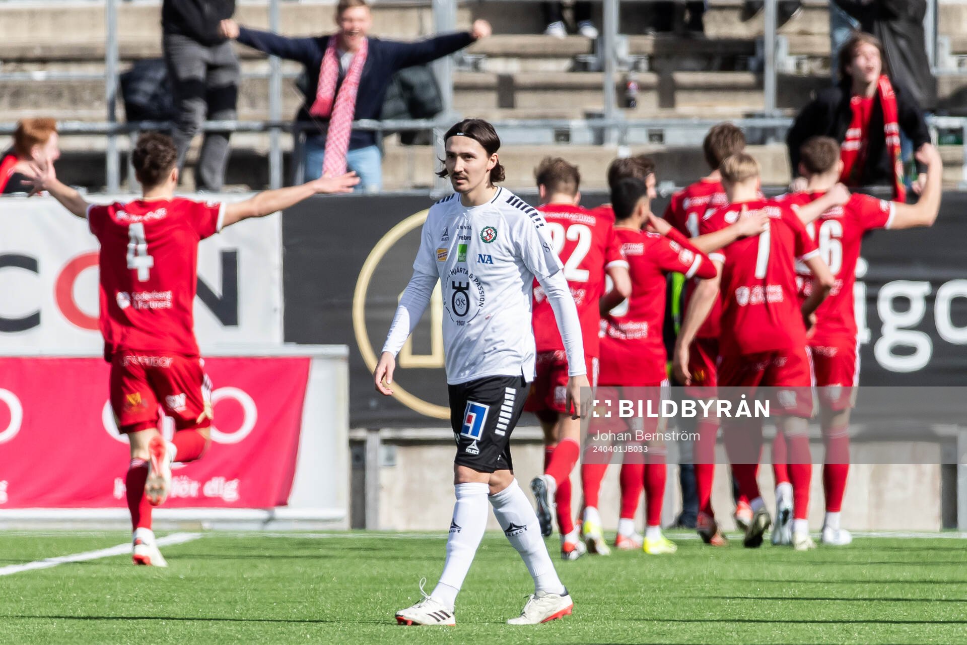 Örebros Adam Bark deppar