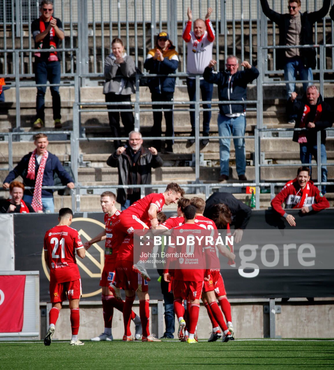 Skövde AIKs Mikael Mörk jublar vid 0-1