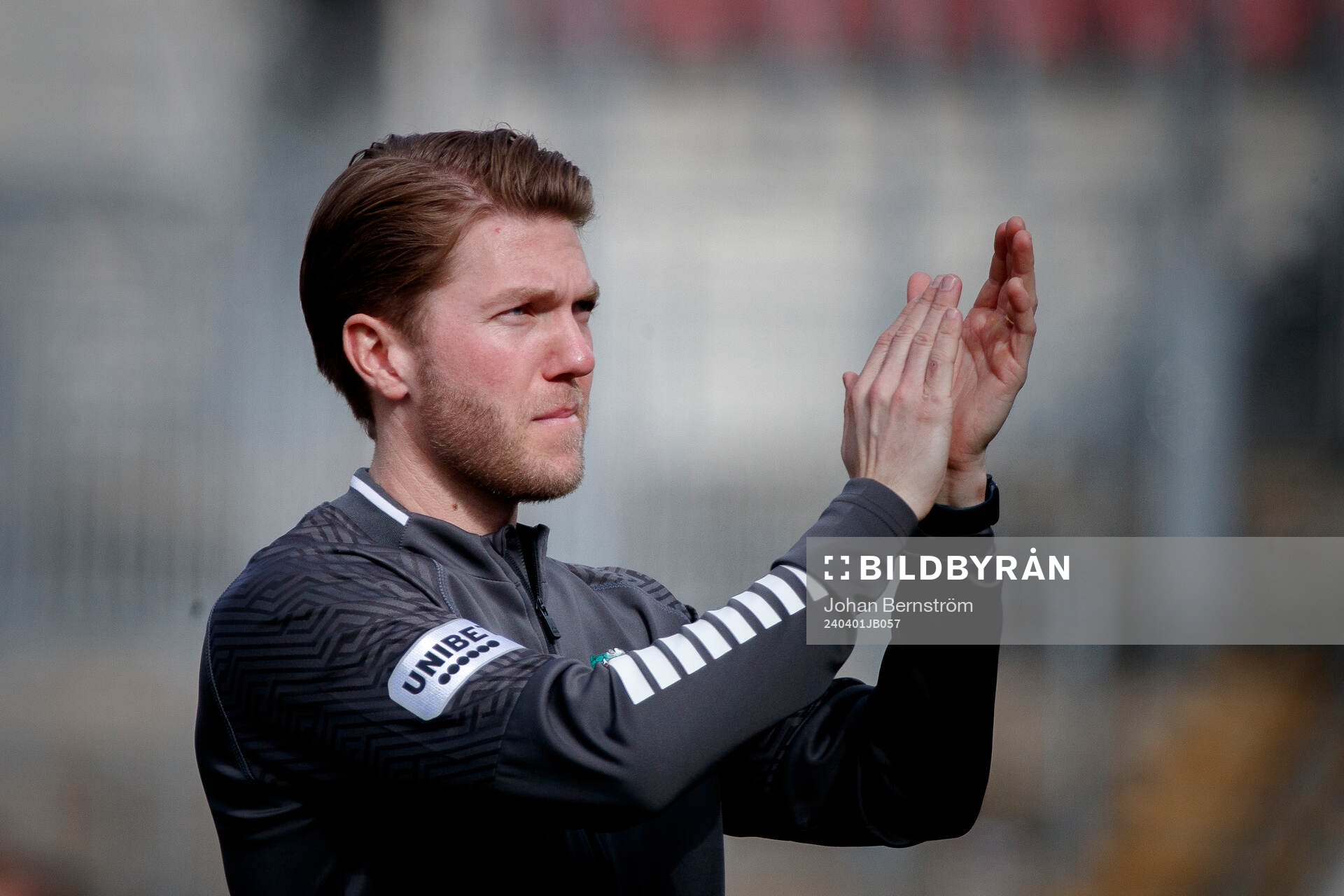 Örebros assisterande tränare Martin Broberg under fotbollsmatchen i Superettan mellan Örebro och Skövde AIK den 1 april 2024 i Örebro. 
