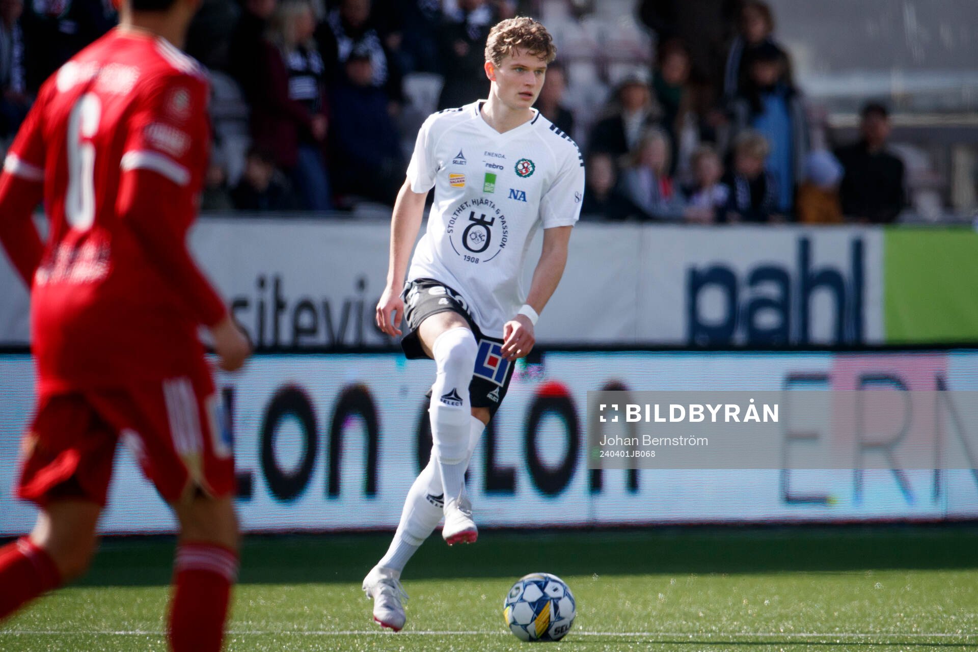 Örebros Erik Mc Cue under fotbollsmatchen i Superettan mellan Örebro och Skövde AIK den 1 april 2024 i Örebro. 