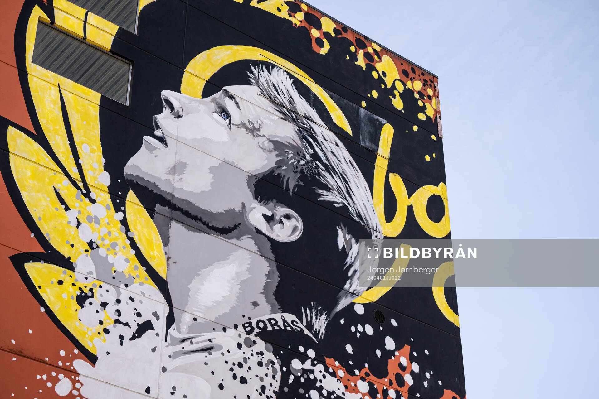 Detaljbild Borås Arena med muralmålning föreställande