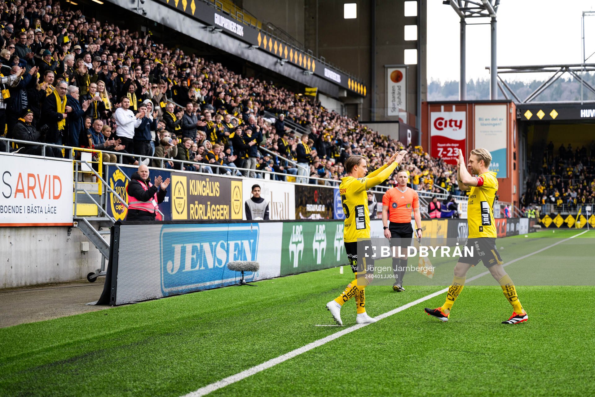 Elfsborgs Simon Hedlund jublar med Johan Larsson