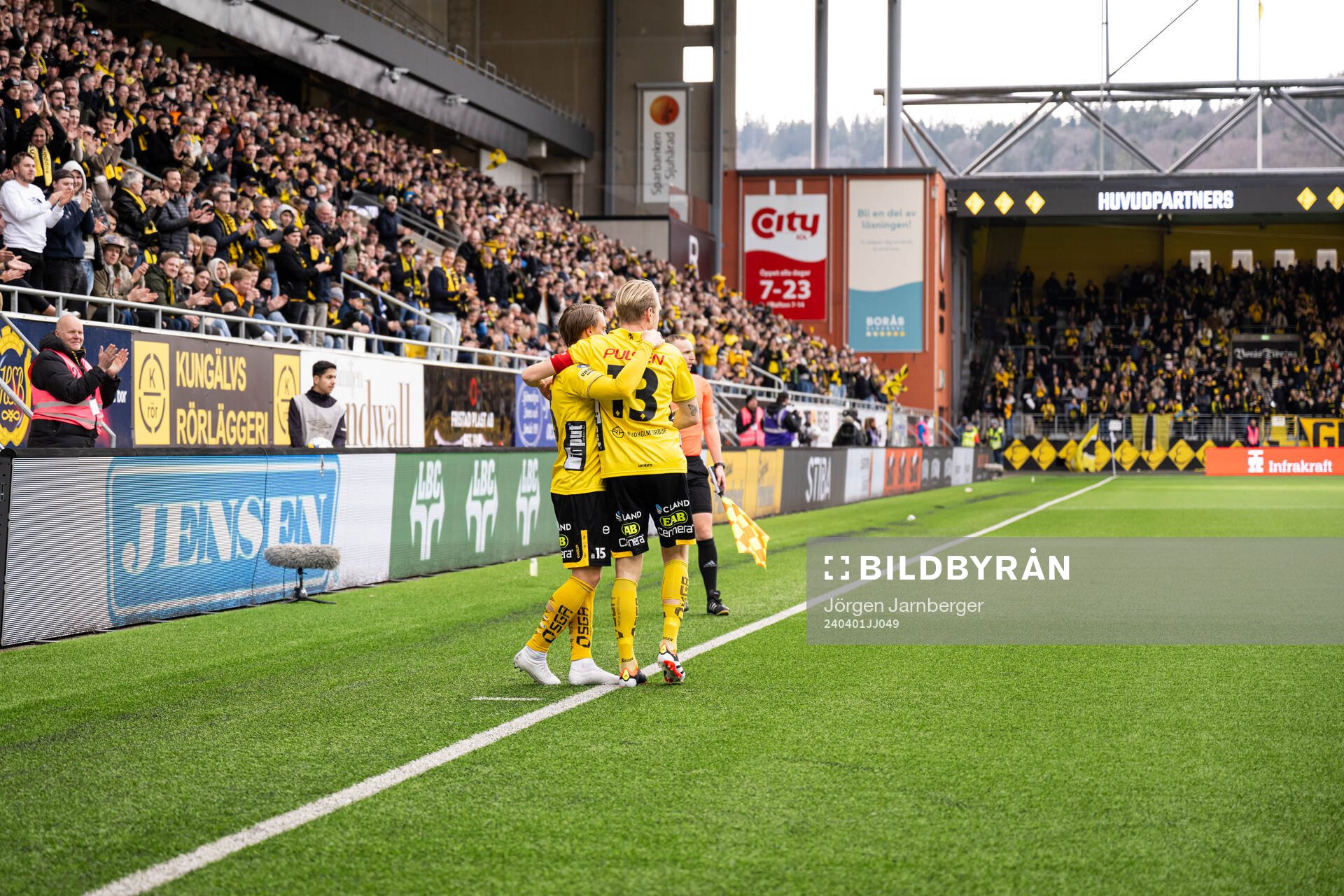 Elfsborgs Simon Hedlund jublar med Johan Larsson