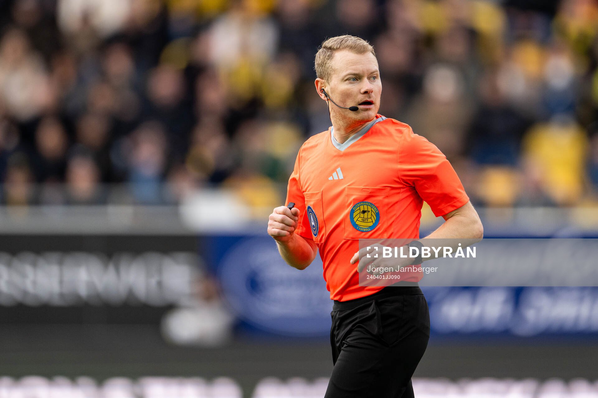 Domare Fredrik Klitte under fotbollsmatchen i Allsvenskan mellan Elfsborg och Värnamo den 1 april 2024 i Borås. 
