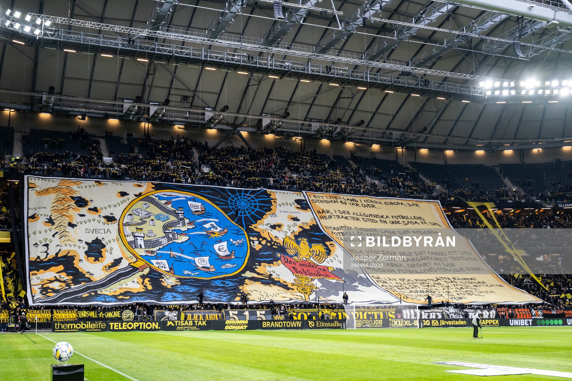 AIKs supportrar med ett tifo