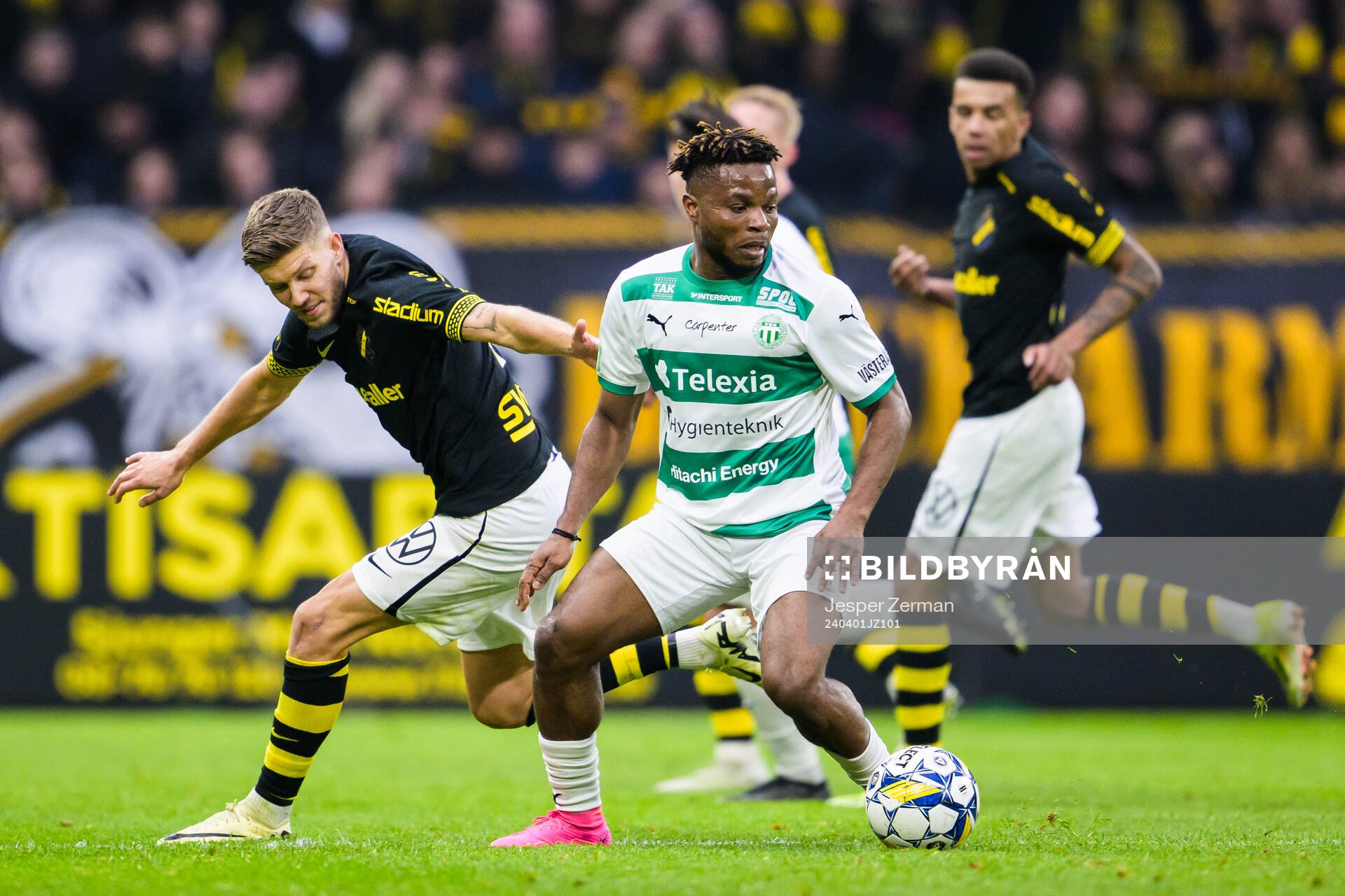 AIKs Anton Salétros och Västerås Henry Offia