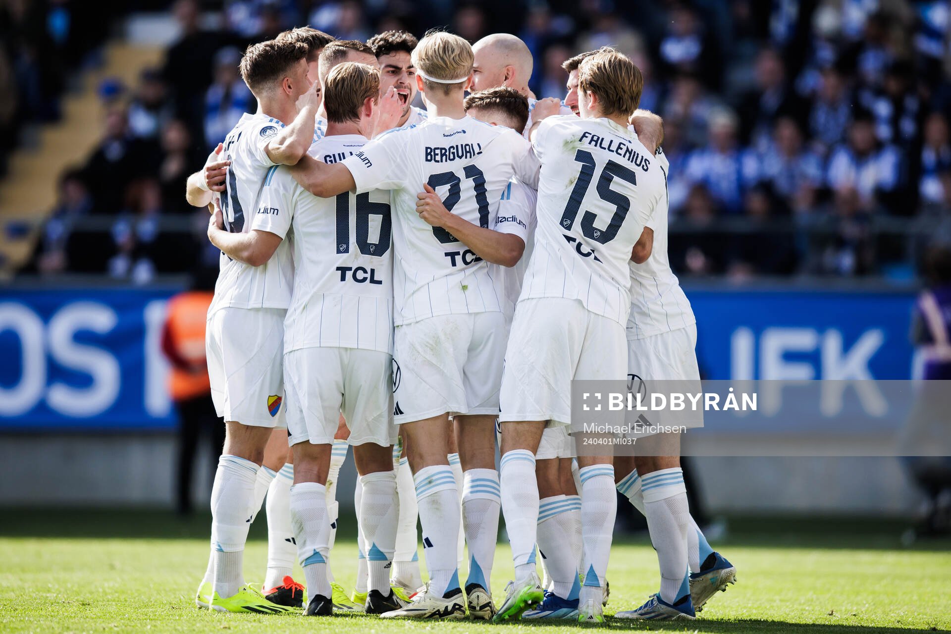 Djurgårdens Marcus Danielson jublar med lagkamrater
