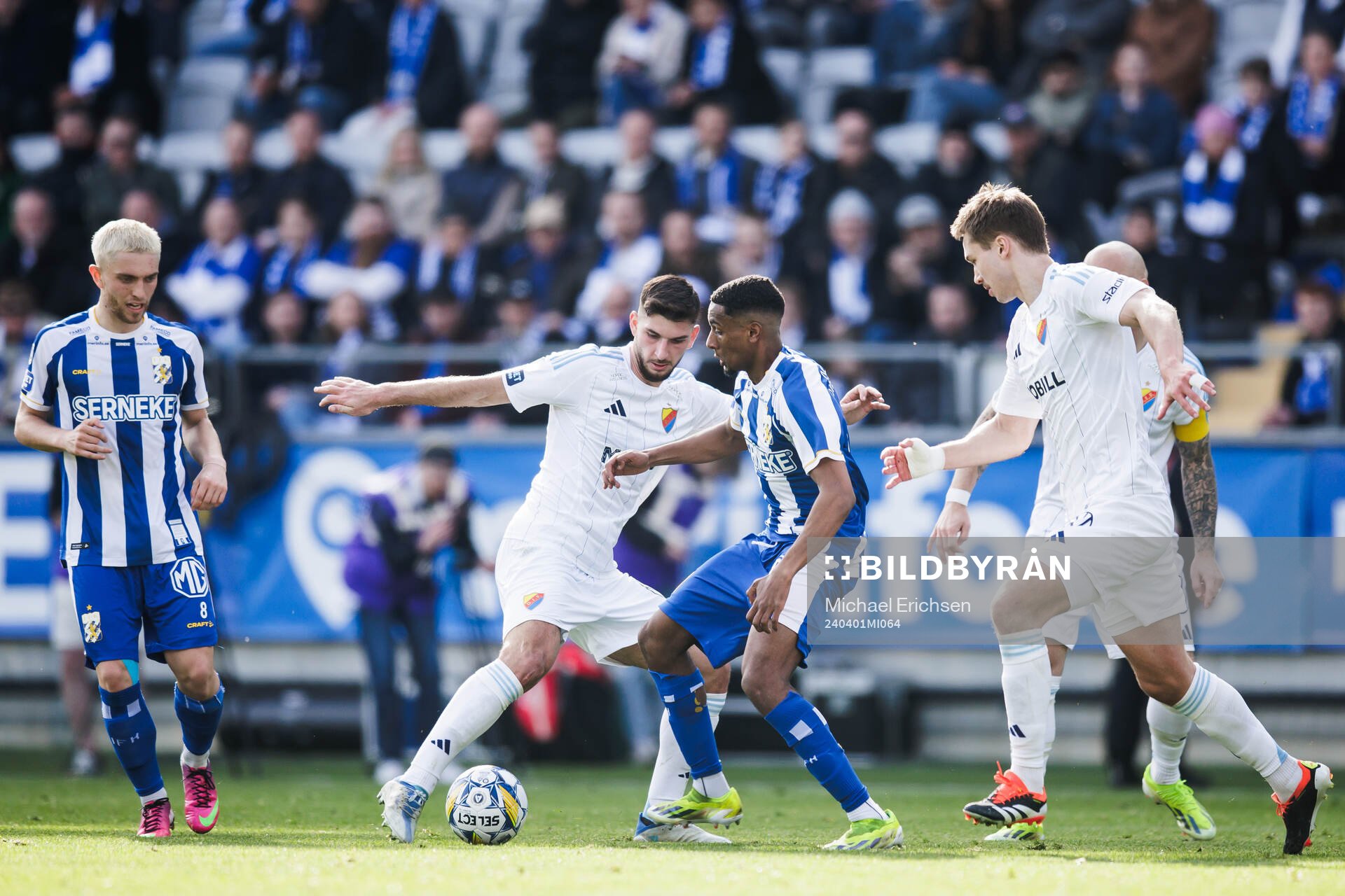 Djurgårdens Besard Sabovic och IFK Göteborgs Paulos