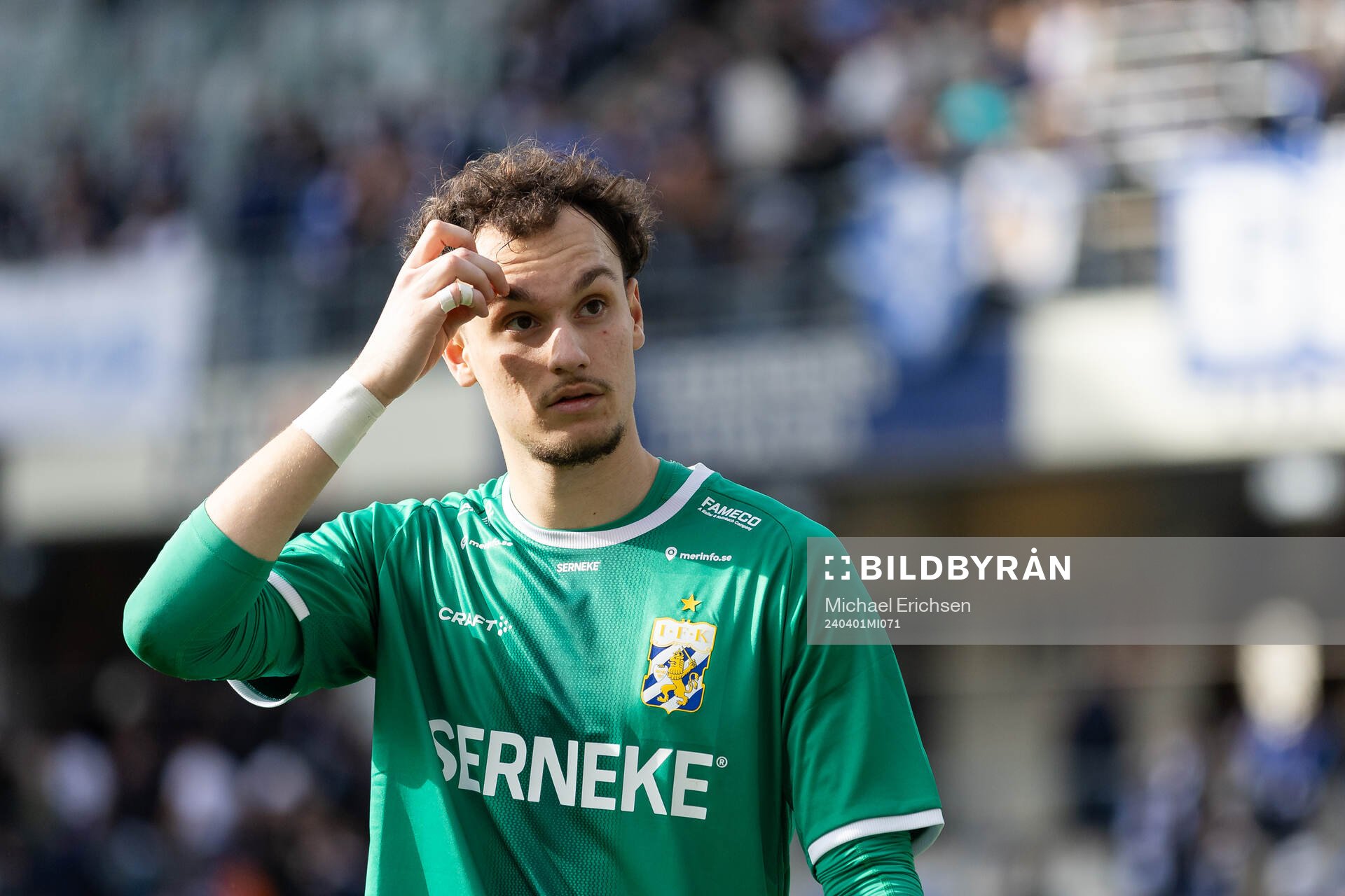 IFK Göteborgs målvakt Elis Bishesari deppar