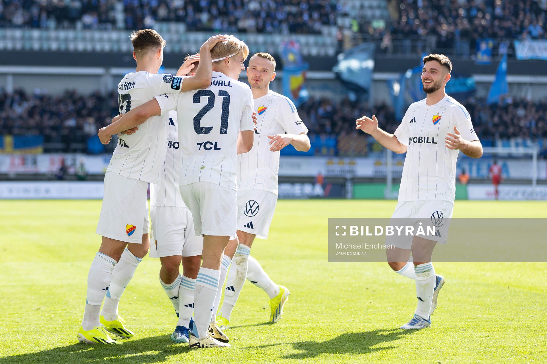 Djurgårdens Lucas Bergvall jublar med lagkamrater
