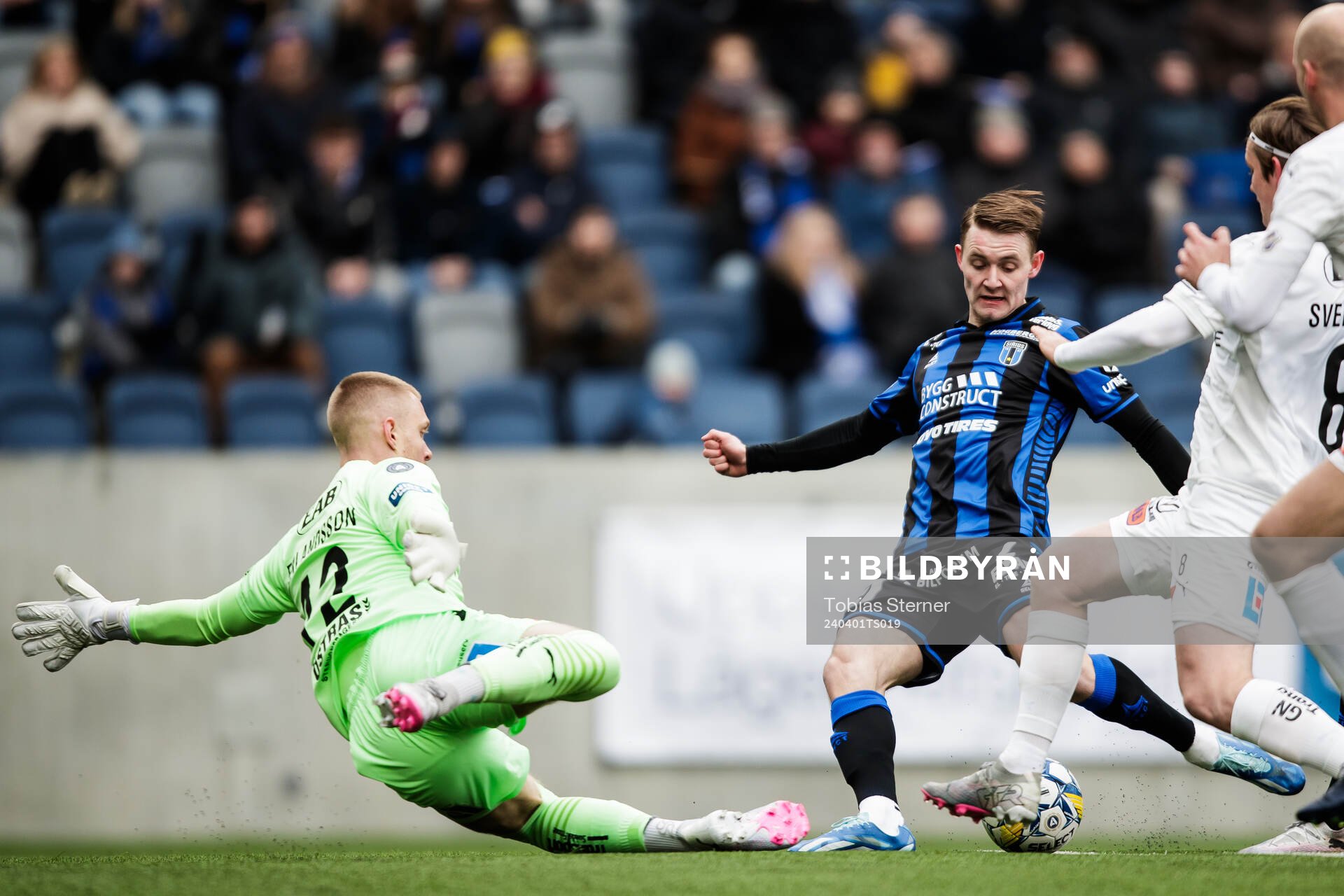 Halmstads målvakt Tim Erlandsson och Sirius Noel Milleskog