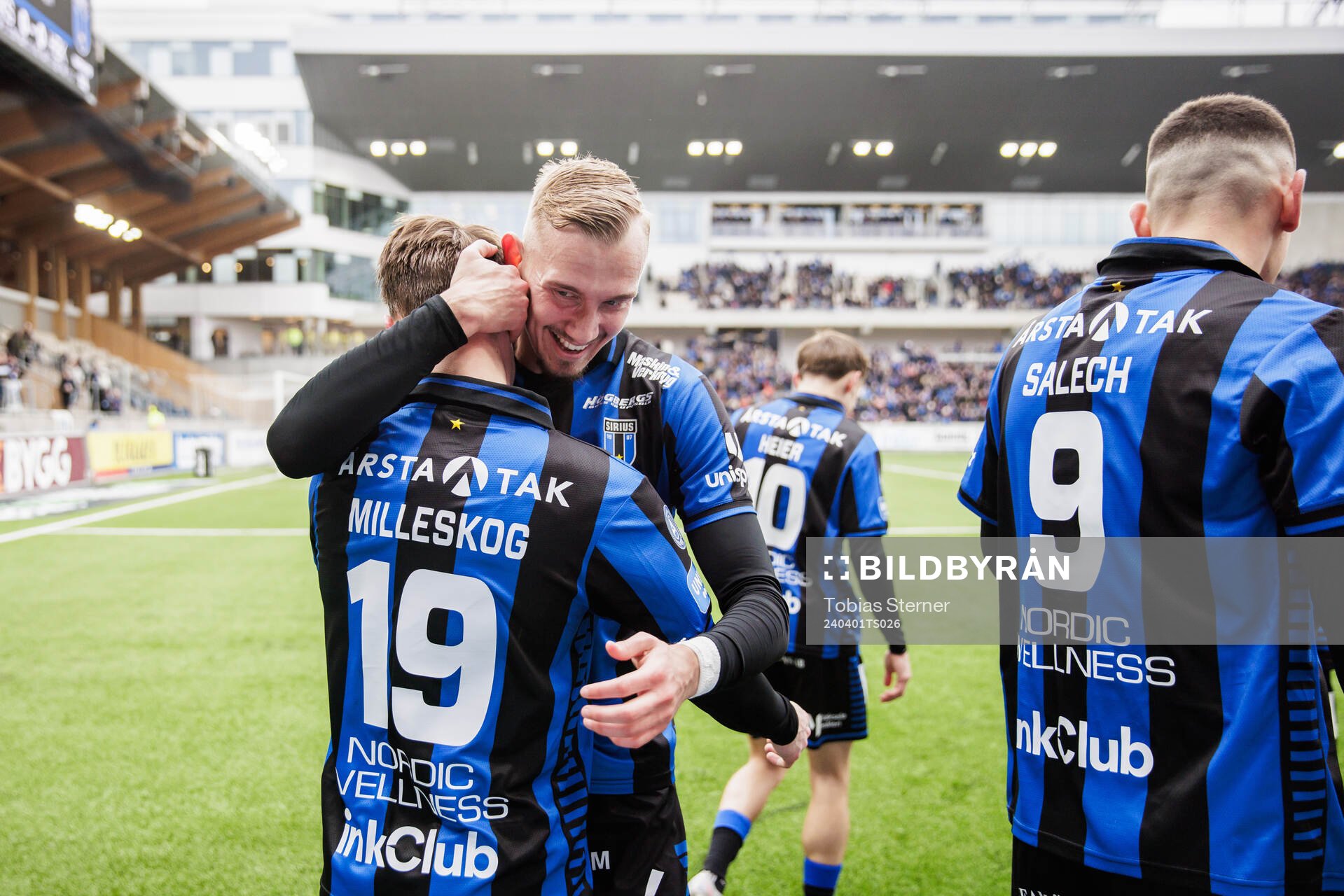 Sirius Noel Milleskog och Jakob Voelkerling Persson jublar efter 1-0 målet under fotbollsmatchen i Allsvenskan mellan Sirius och Halmstad den 1 april 2024 i Uppsala.
