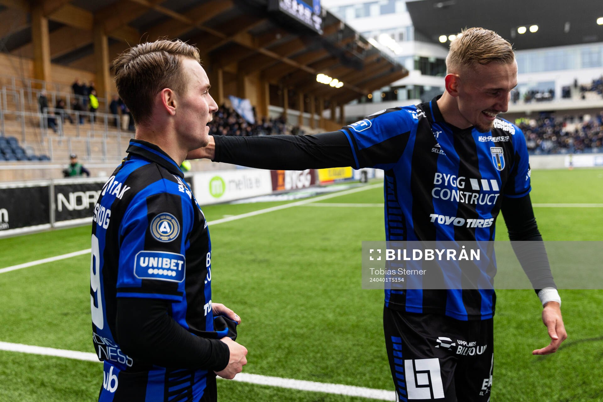 Sirius Noel Milleskog jublar med Jakob Voelkerling Persson