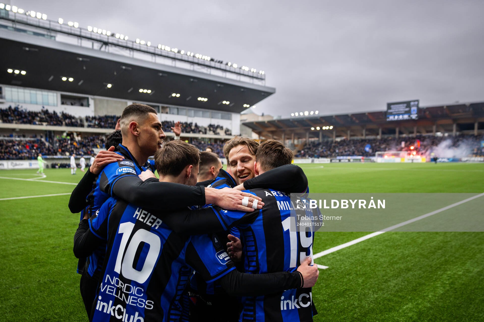 Sirius Noel Milleskog jublar med lagkamrater