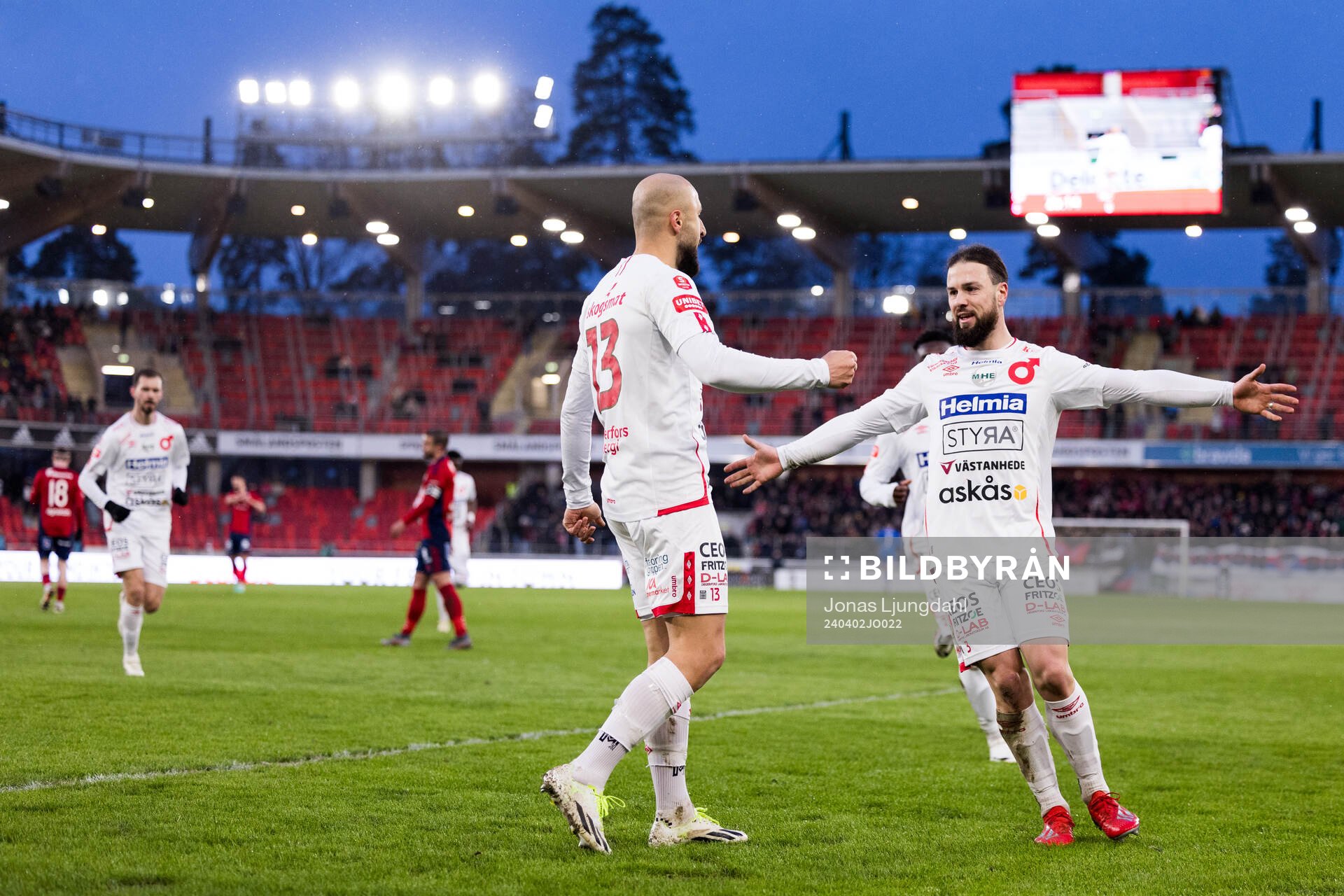 Degerfors Pashang Abdulla jublar med Alexander Ytterell