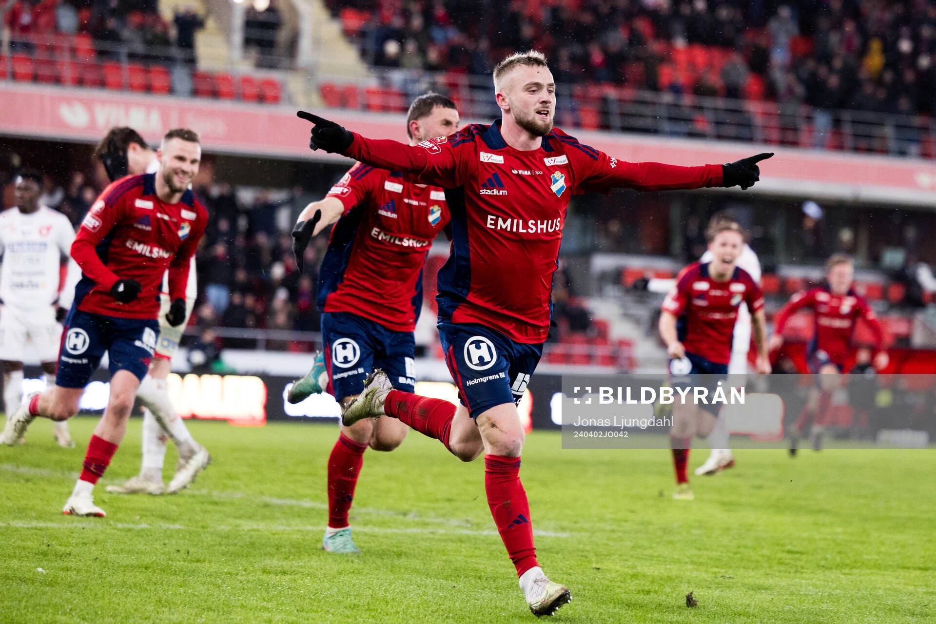 Östers Chriss-Albin Mörfelt jublar