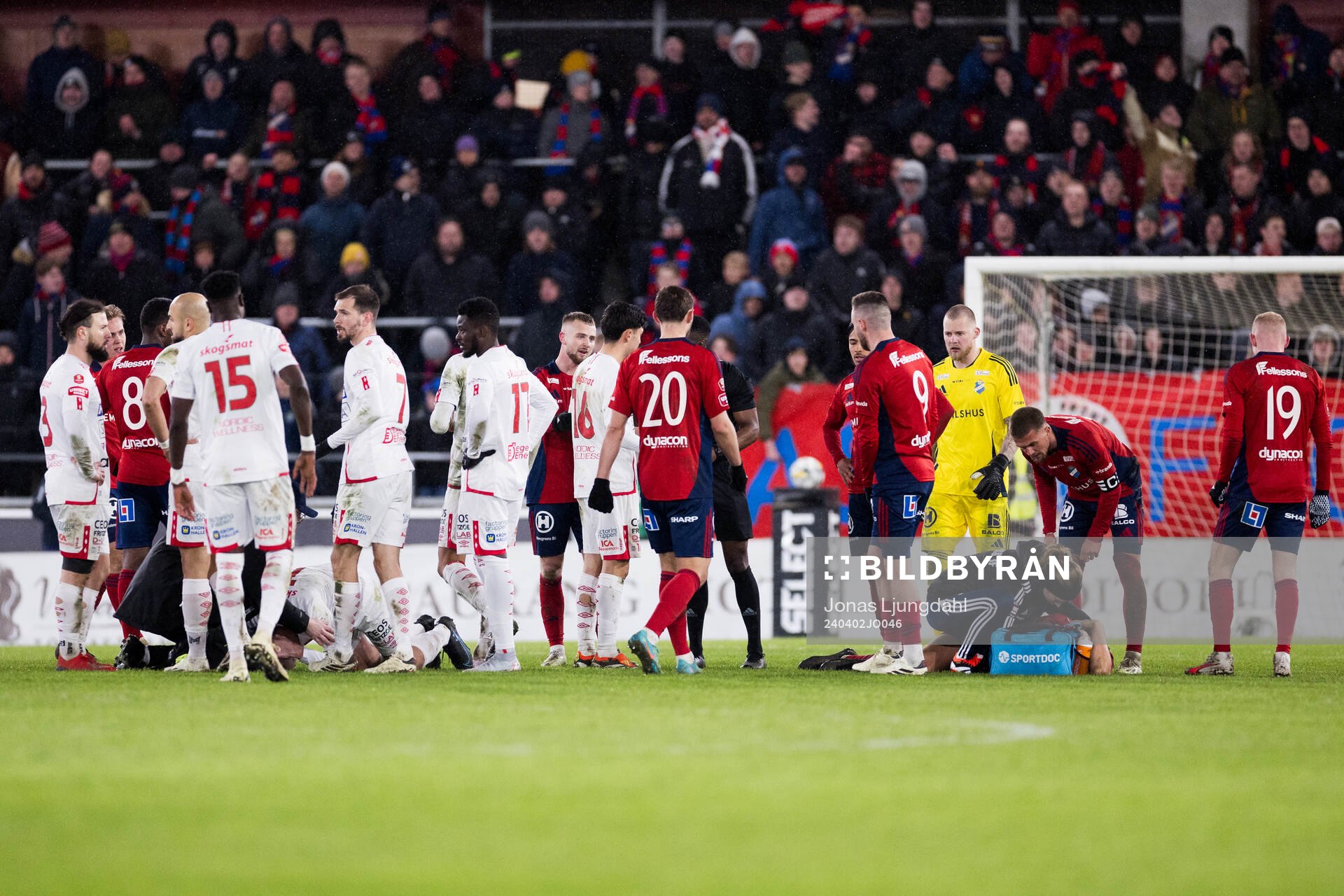 Degerfors Adi Fisic och Östers Mattis Adolfsson har ont