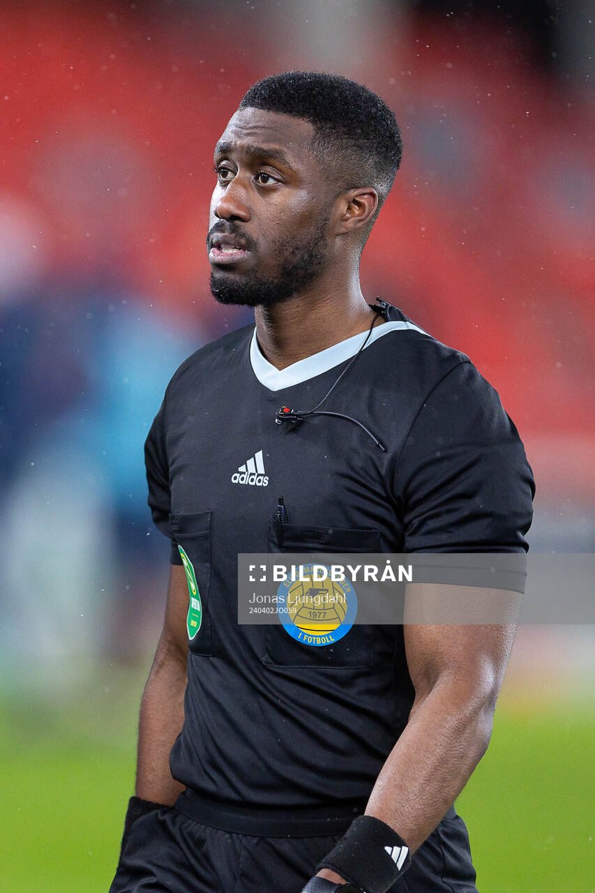 Domare Fredrik Oppong