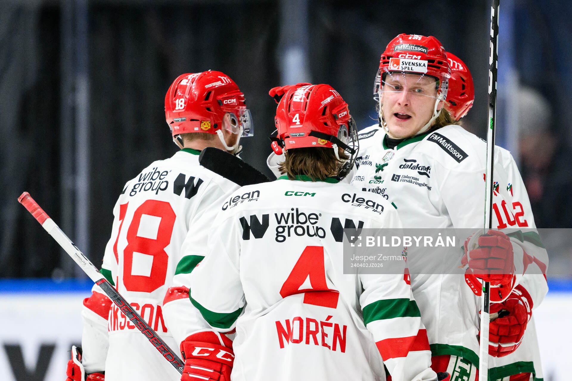 Moras Anthon Eriksson jublar med lagkamrater