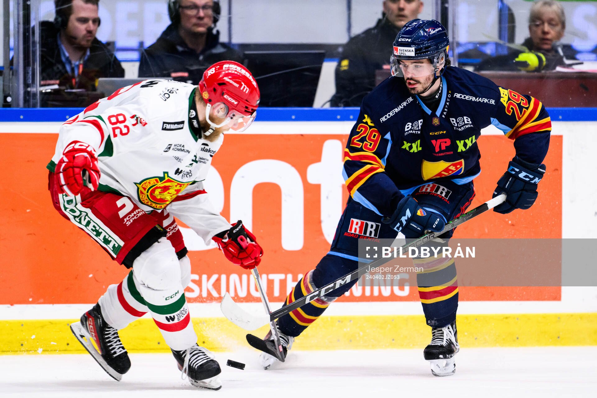 Moras Roope Laavainen och Djurgårdens Axel Andersson