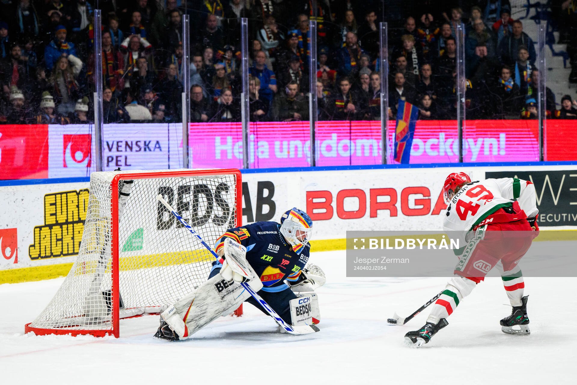 Djurgårdens målvakt Viktor Andrén och Moras Noah Steen