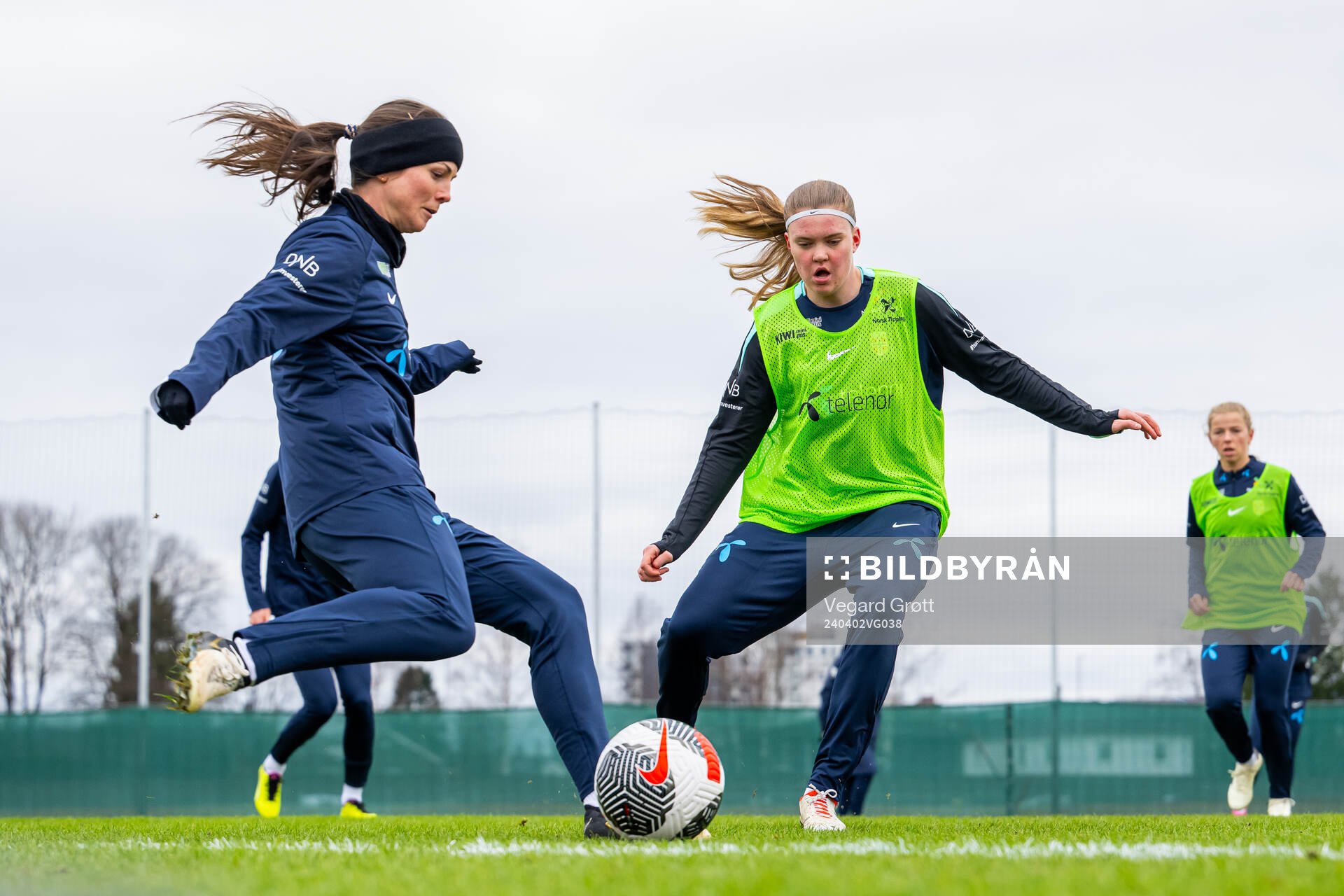 Tuva Hansen and Signe Gaupset of the Norwegian women's