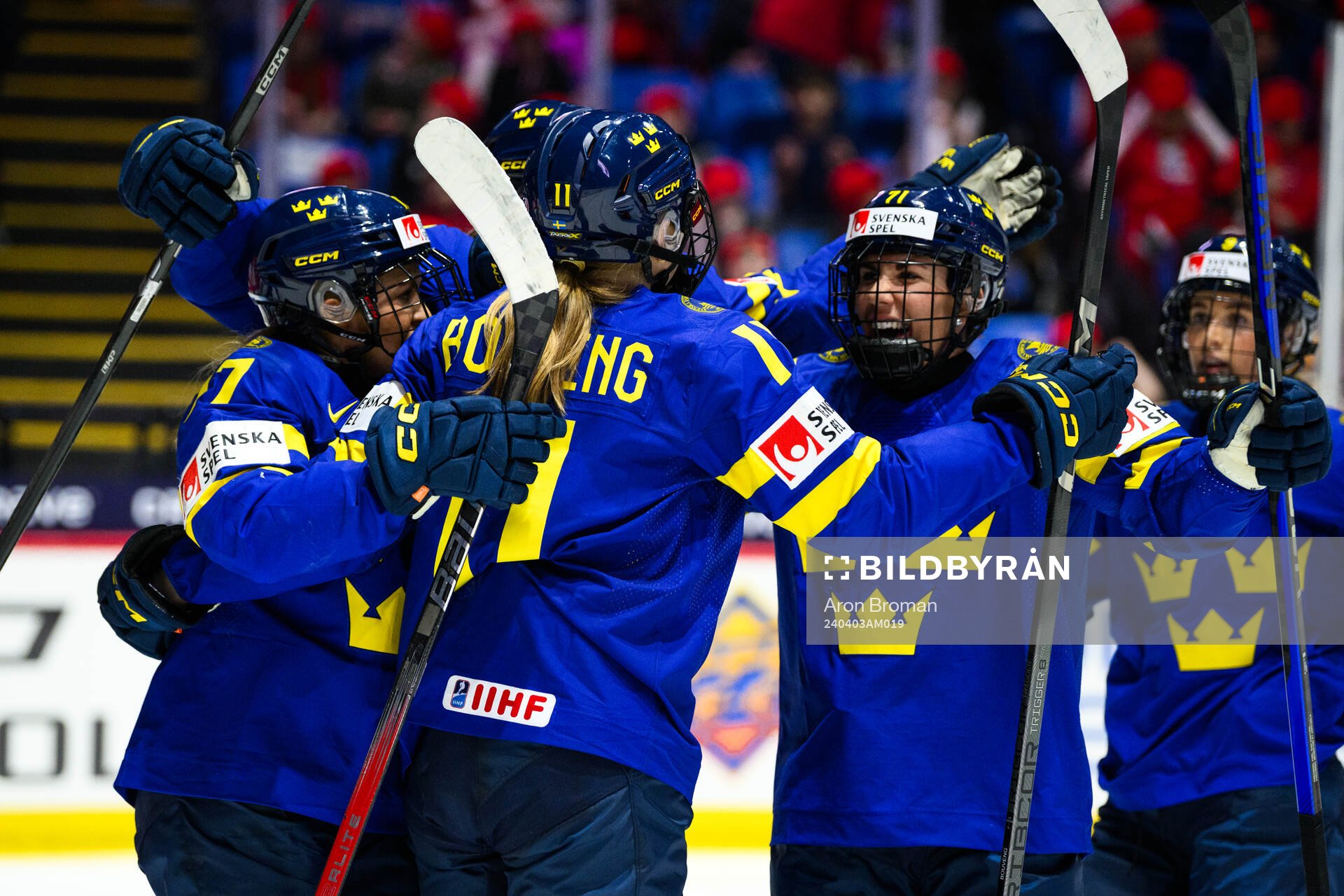 Josefin Bouveng of Sweden celebrates with teammates