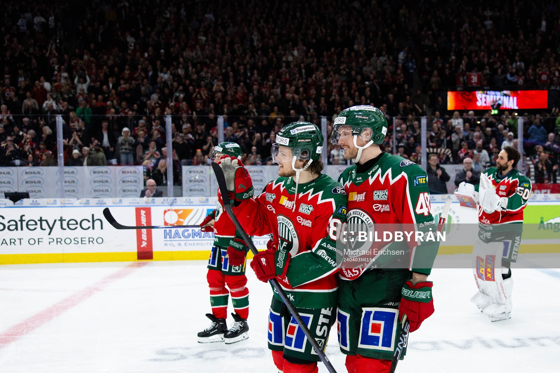 Frölundas Malte Strömwall och Carl Klingberg  jublar och