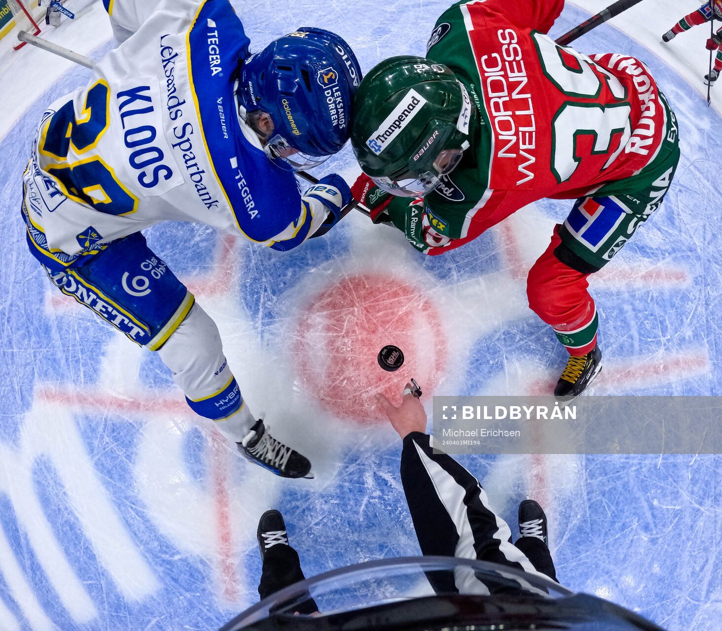 Leksands Justin Glenn Kloos tekar mot Frölundas Mikael