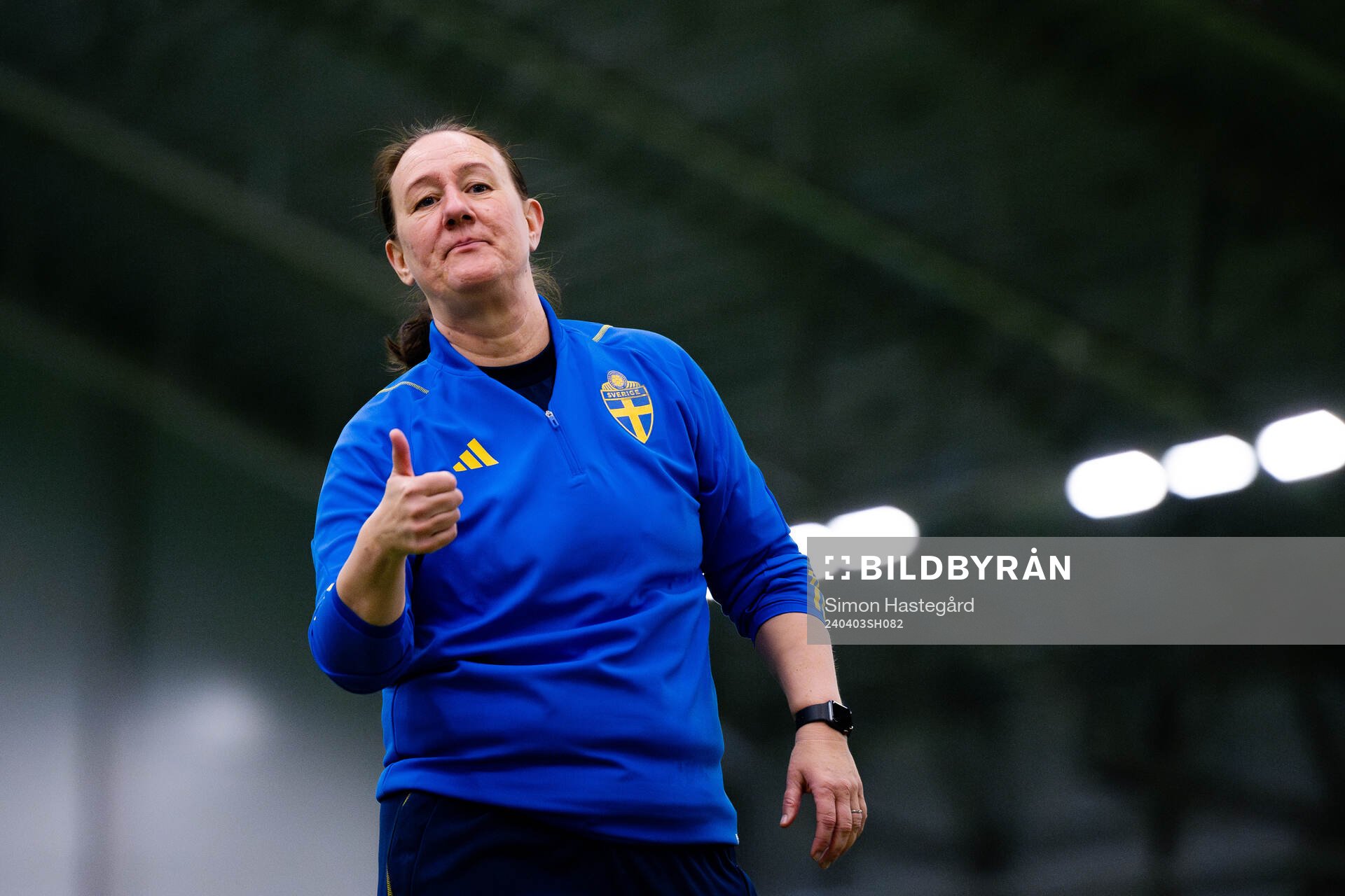 Annelie Norén, förbundskapten under en träning med det svenska F18-landslaget i fotboll den 3 april 2024 i Stockholm. 