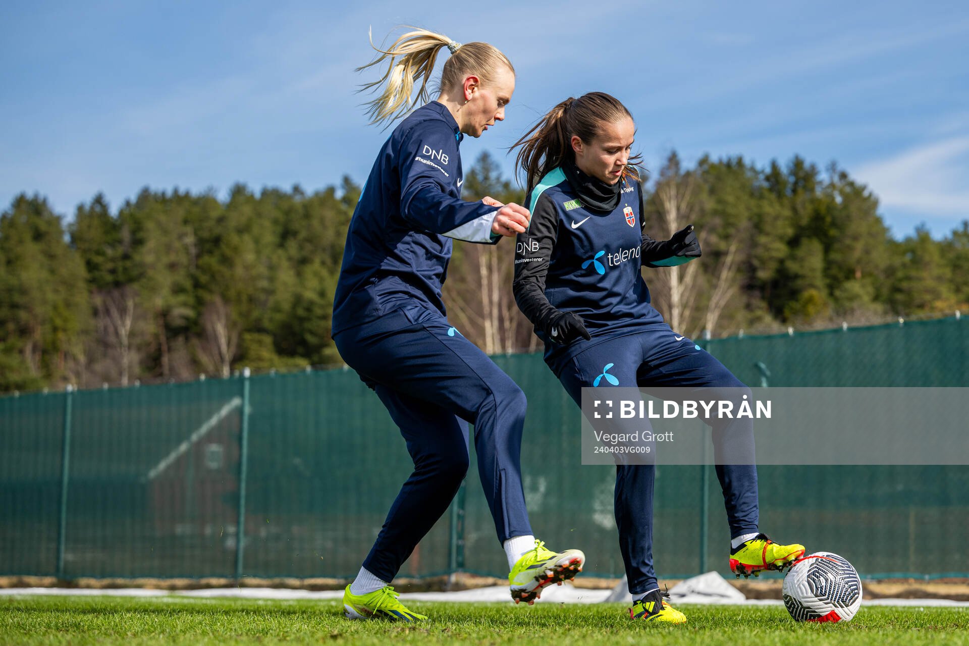 Karina Sævik and Guro Reiten of the Norwegian women's