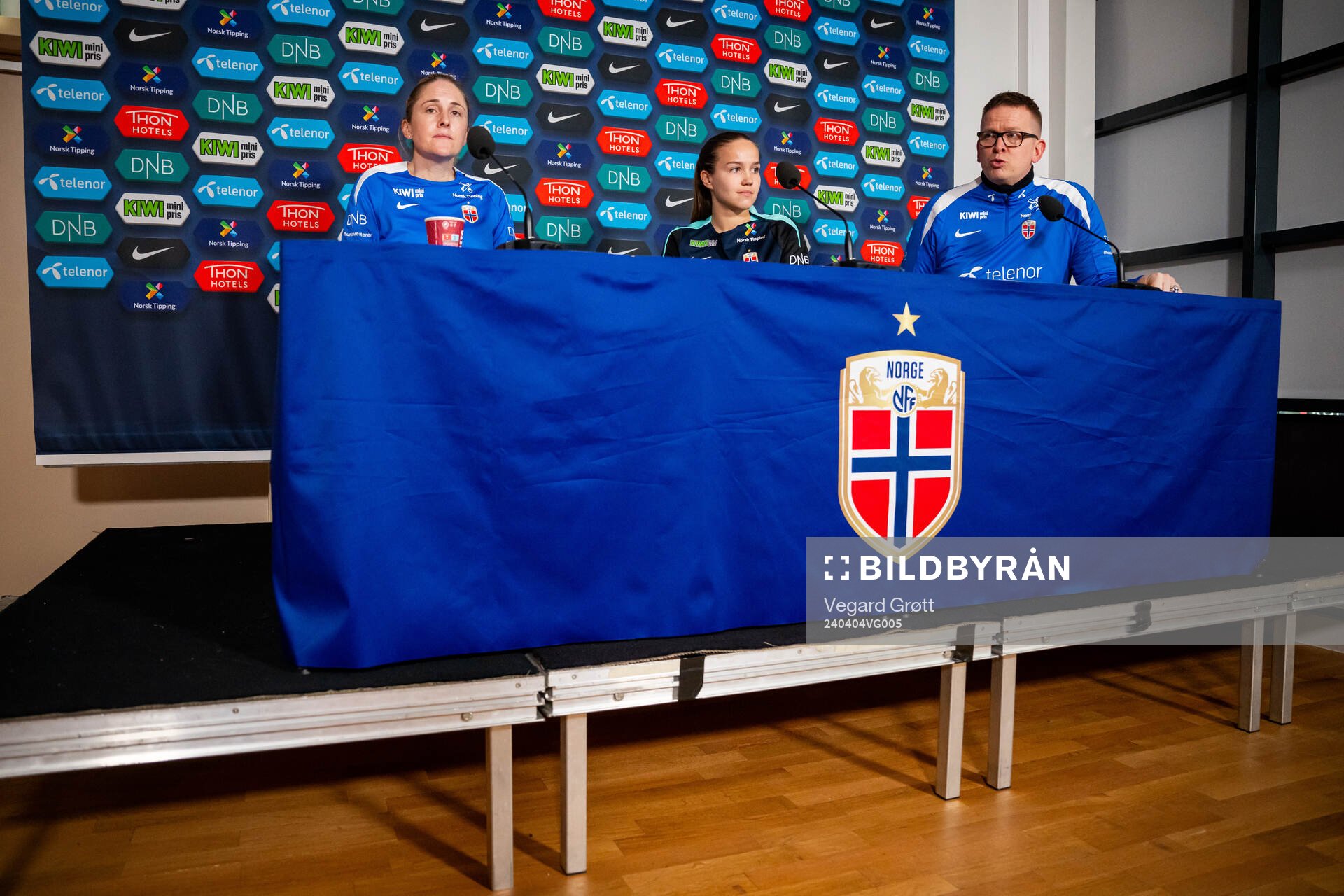 Head coach Gemma Grainger, Guro Reiten and media officer Henning Sverdrup of the Norwegian women's national football team during a press conference on April 4, 2024 in Oslo.