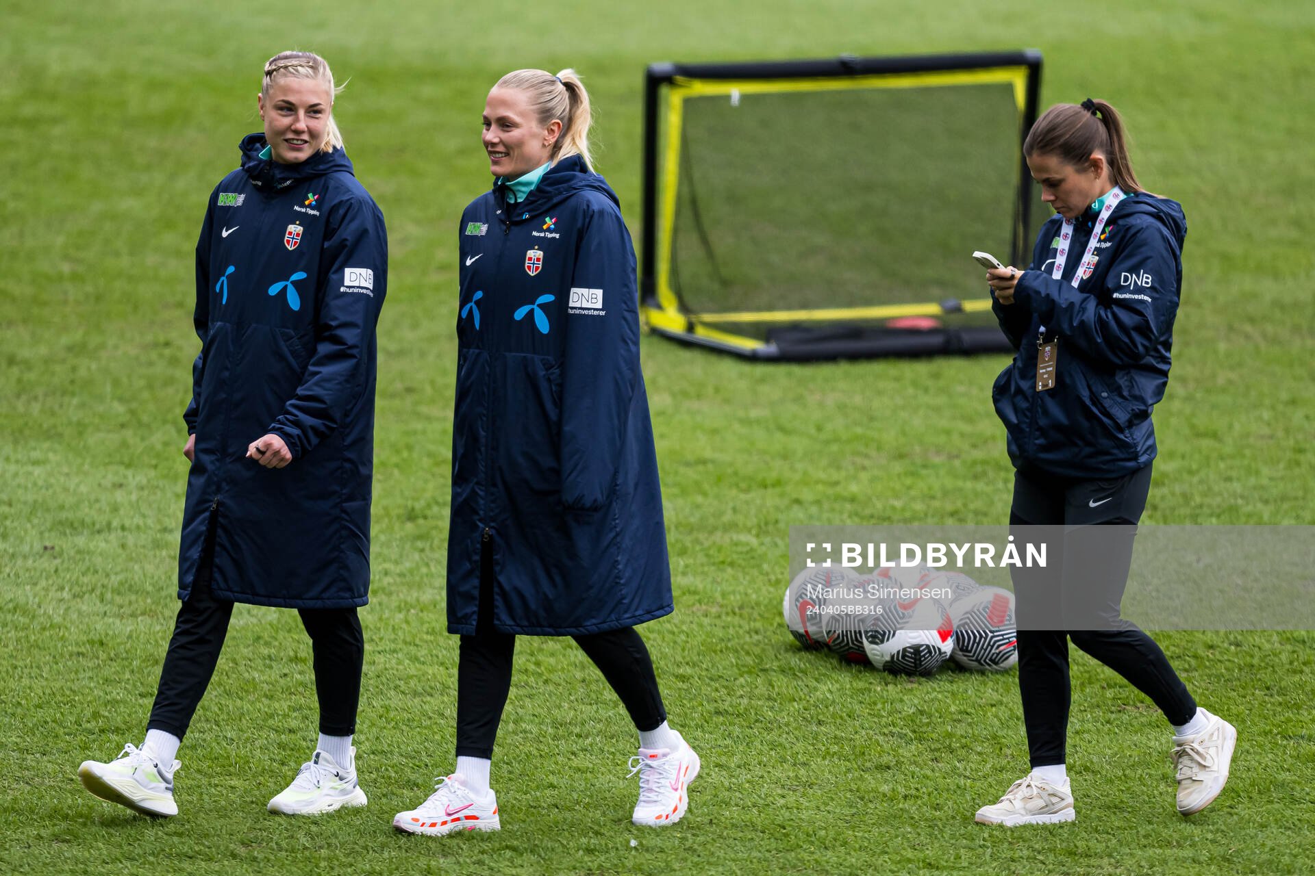 Sophie Roman Haug, Guro Bergsvand and Emilie Haavi of