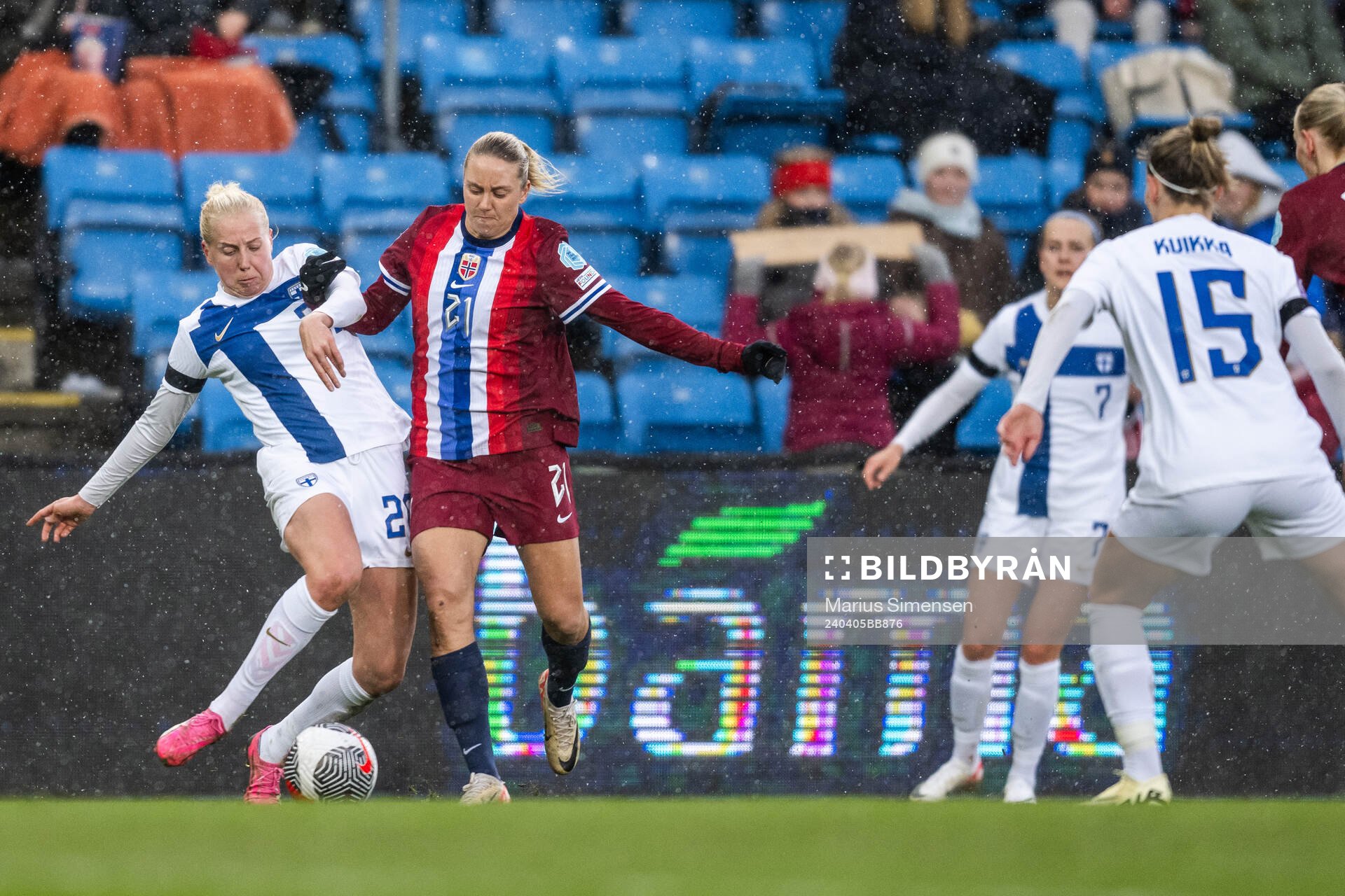 Eveliina Summanen of Finland and Lisa Fjeldstad Naalsund of
